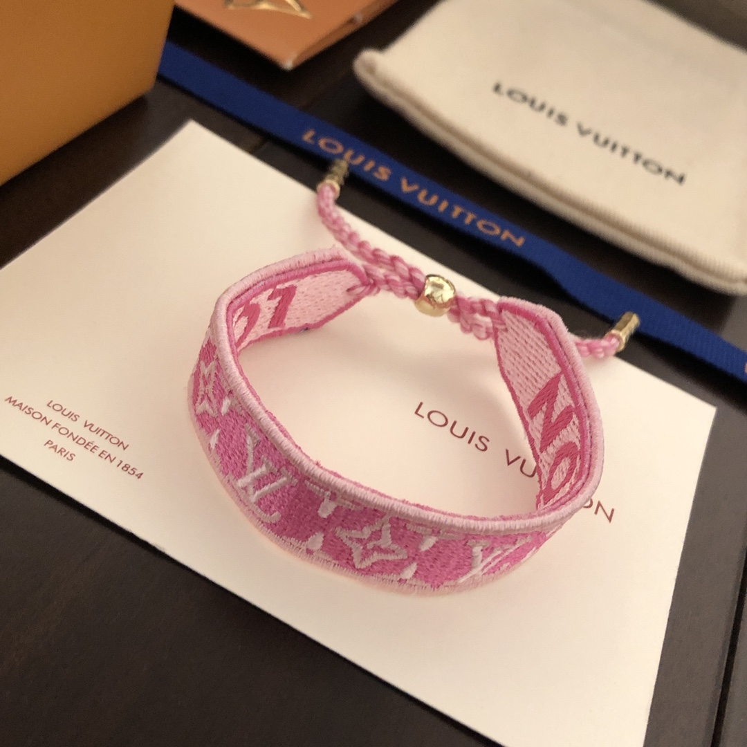 Louis Vuitton LV Buddy Bracelet    M1056Z - DesignerGu