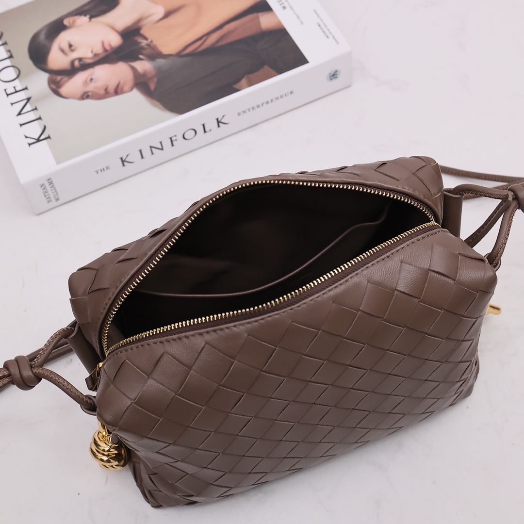 Bottega Veneta Small Loop Camera Bag - DesignerGu