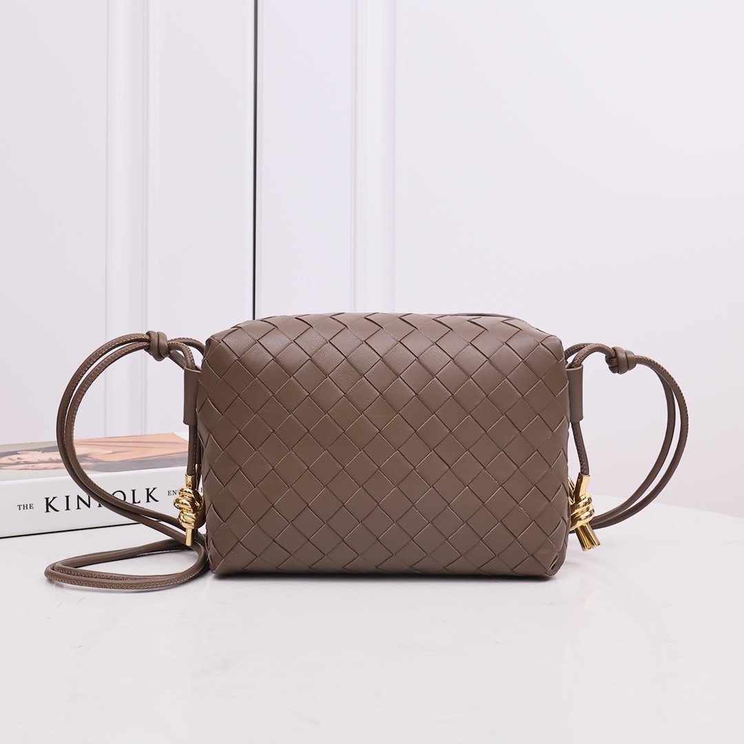 Bottega Veneta Small Loop Camera Bag - DesignerGu