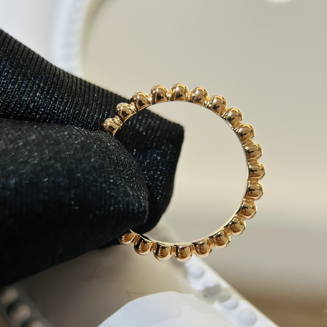 Van Cleef & Arpels Perlée Pearls Of Gold Ring - DesignerGu