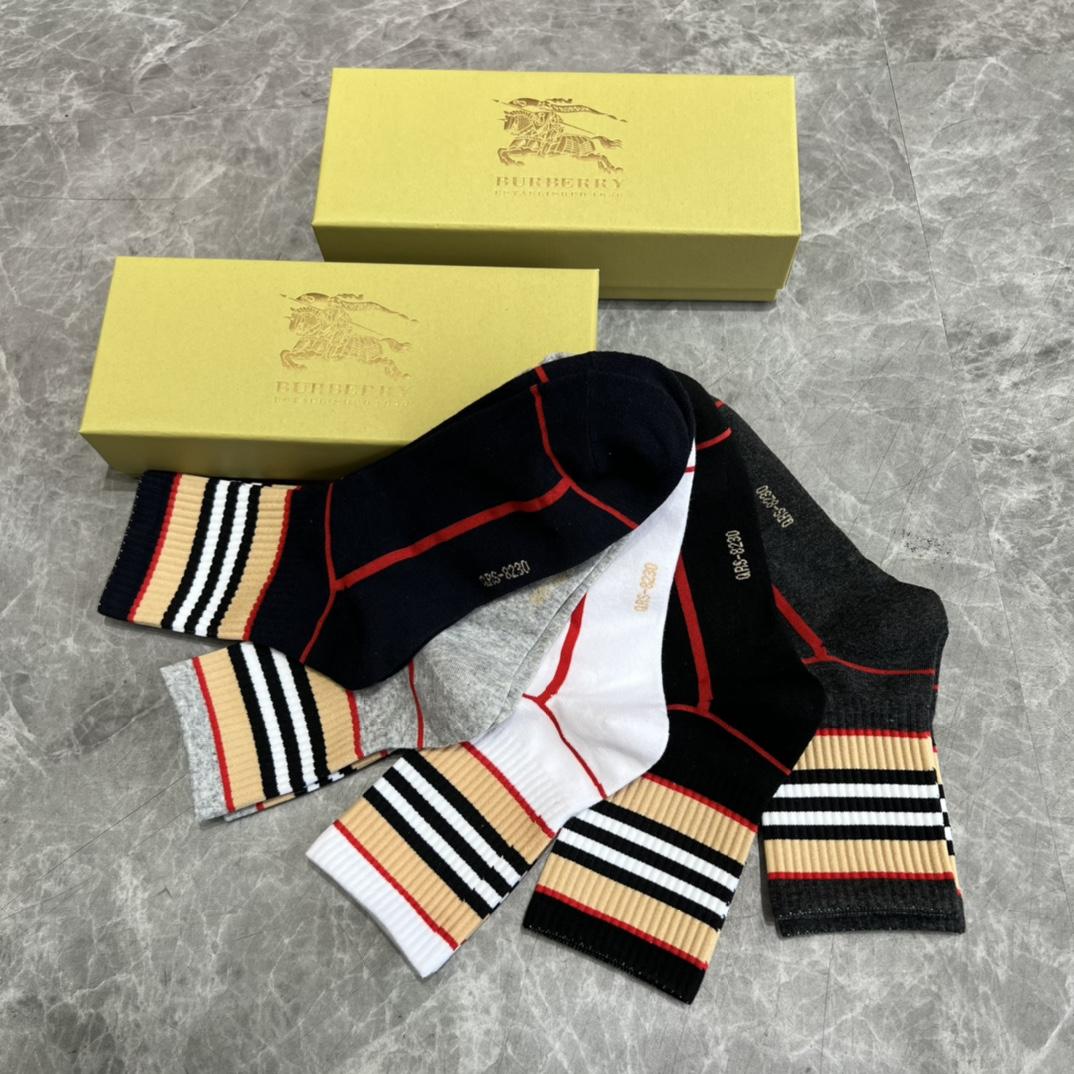 Burberry Socks/Box - DesignerGu