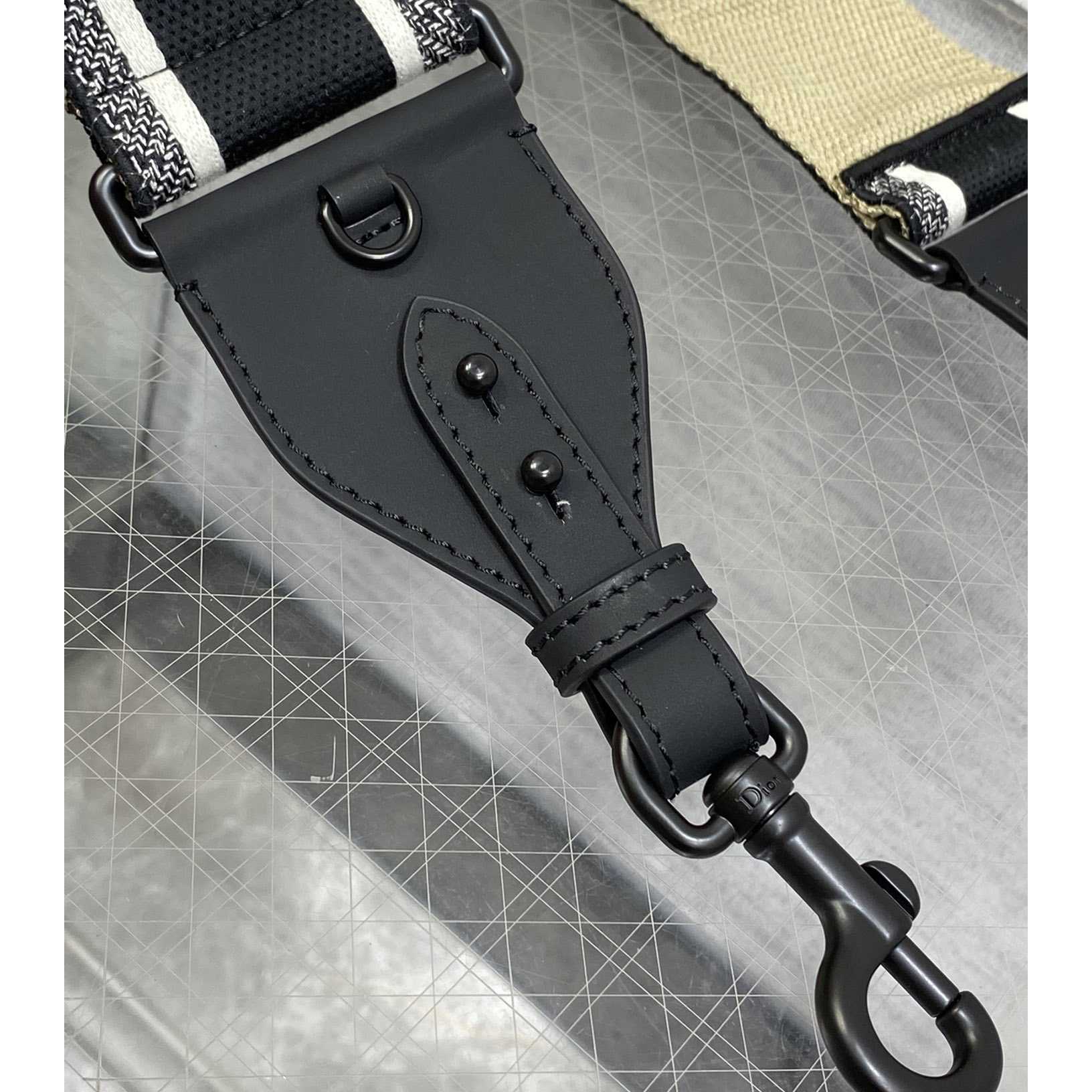 Dior Adjustable Shoulder Strap With Ring - DesignerGu