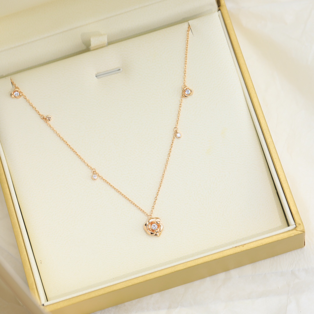 Piaget Rose Necklace - DesignerGu