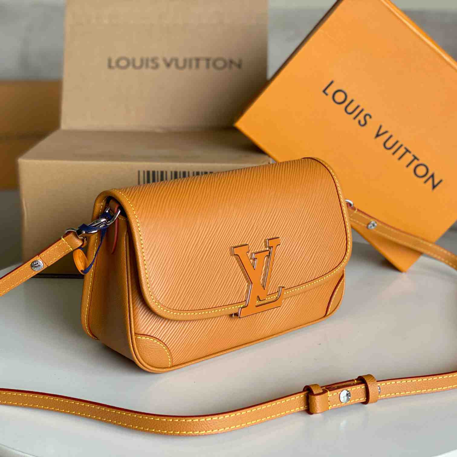 Louis Vuitton Buci    M59459 - DesignerGu