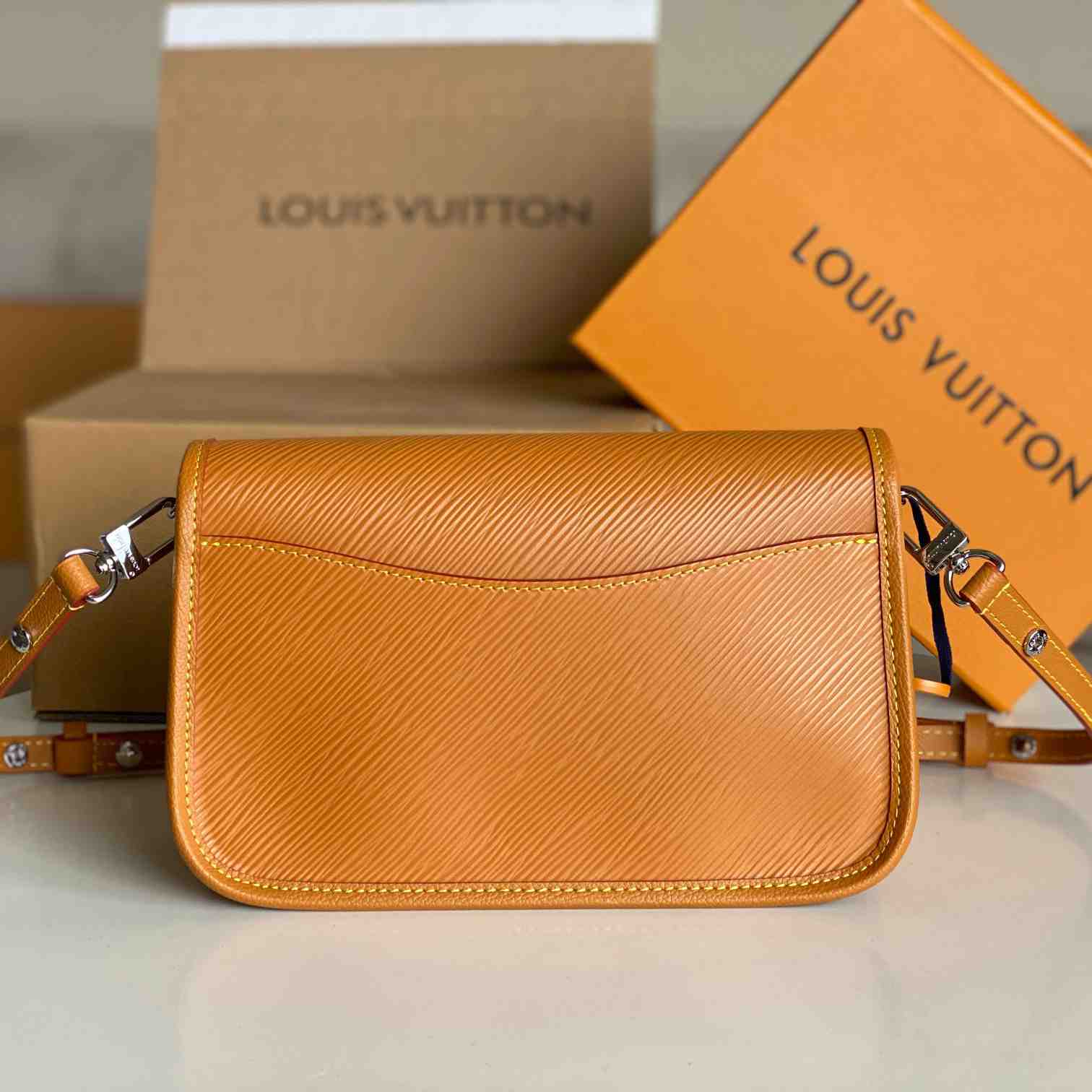 Louis Vuitton Buci    M59459 - DesignerGu