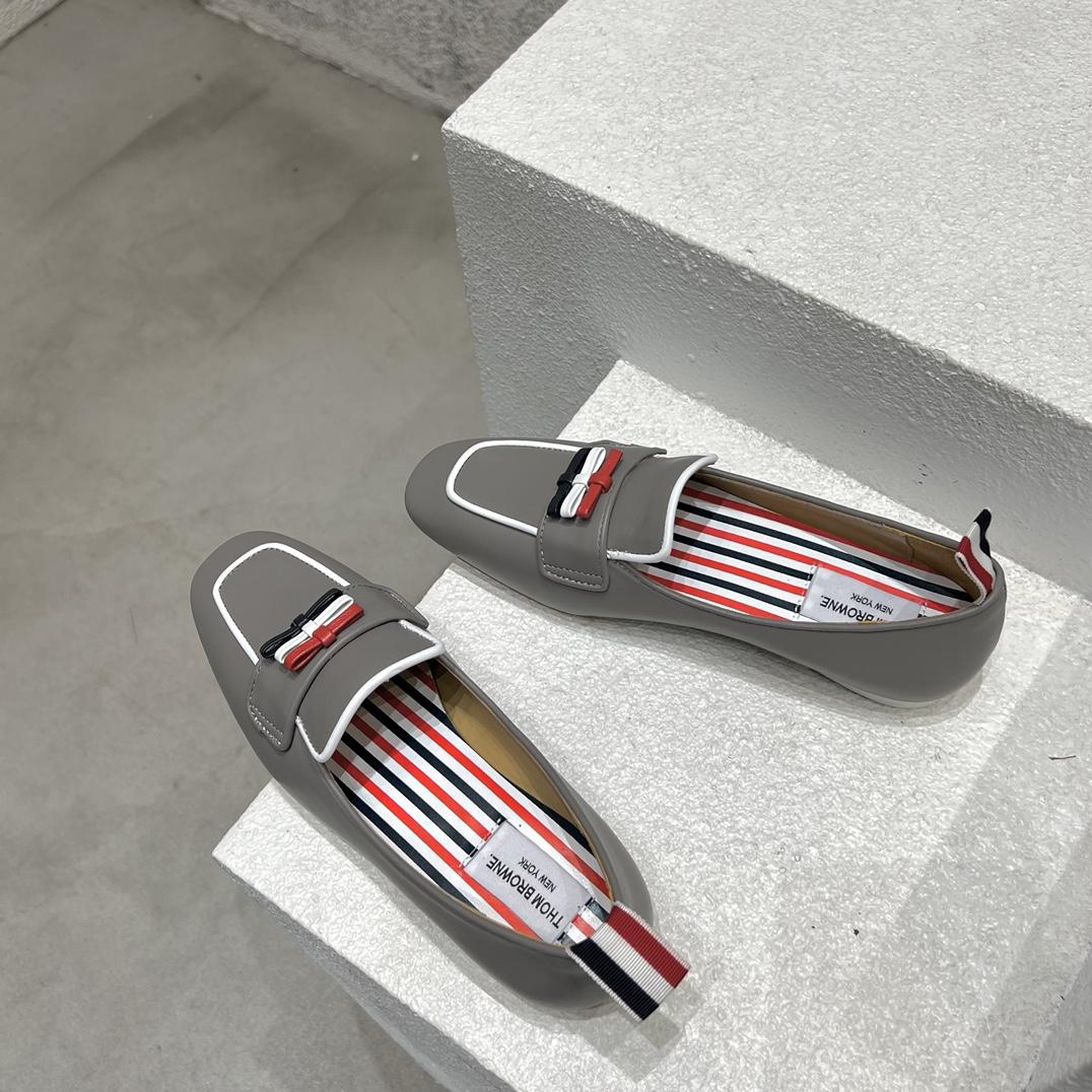 Thom Browne Bow-detail Flat Loafers - DesignerGu