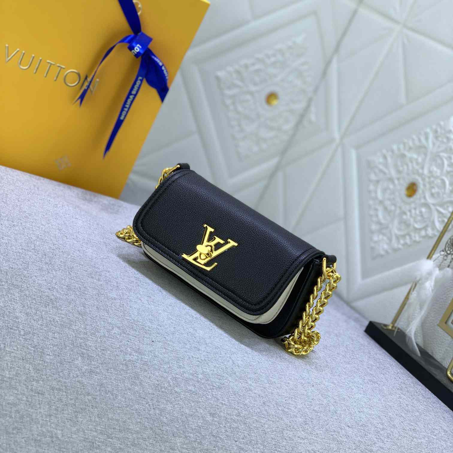 Louis Vuitton Lockme Tender Pochette (18-9-4cm)    M81560 - DesignerGu