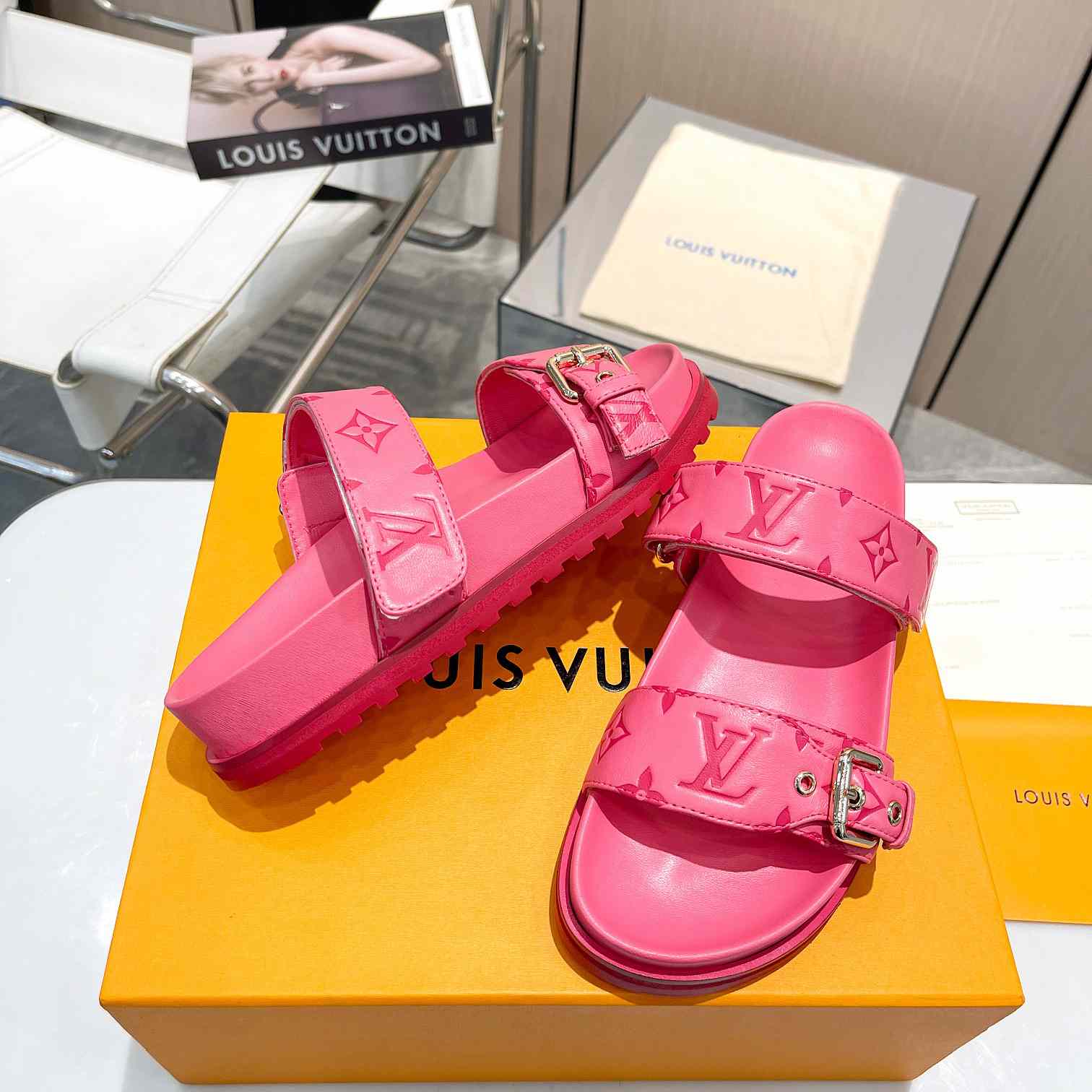 Louis Vuitton Bom Dia Flat Comfort Mule   1AB38P - DesignerGu