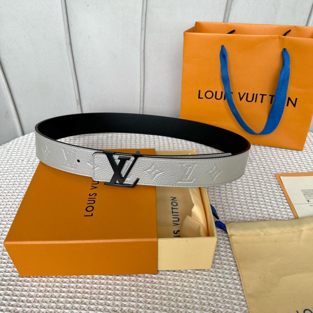 Louis Vuitton LV Initials 40mm Reversible Belt   M8261V - DesignerGu