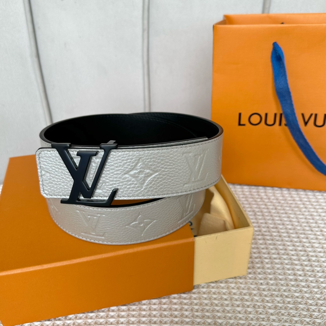 Louis Vuitton LV Initials 40mm Reversible Belt   M8261V - DesignerGu