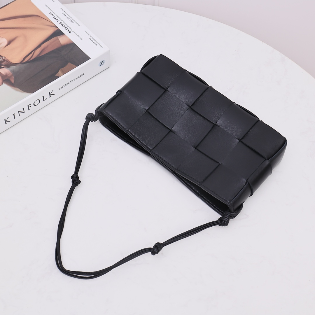 Bottega Veneta Cassette Pouch On Strap - DesignerGu