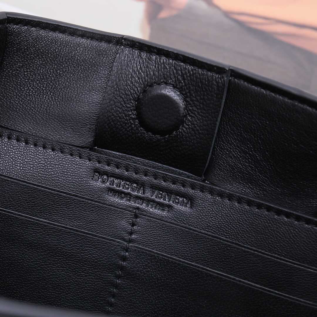 Bottega Veneta Cassette Pouch On Strap - DesignerGu