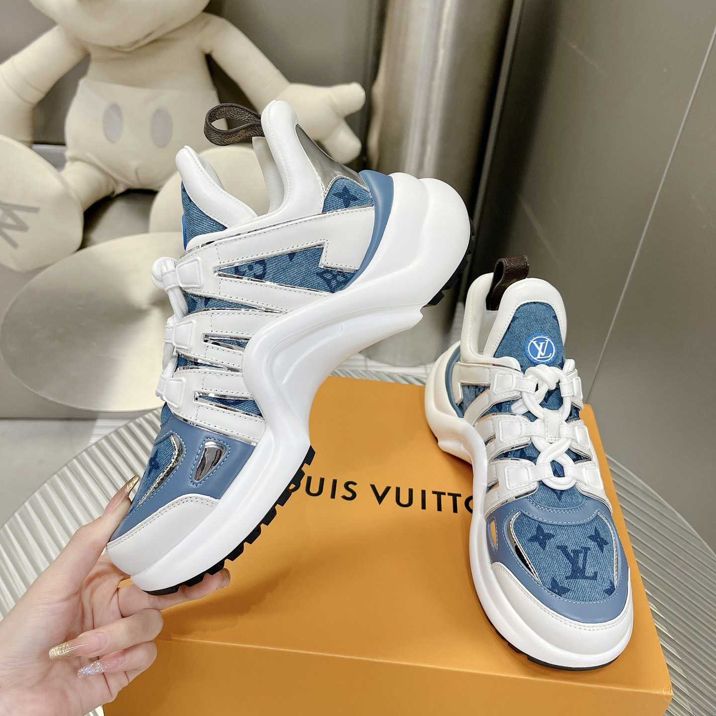 Louis Vuitton LV Archlight Sneaker    - DesignerGu