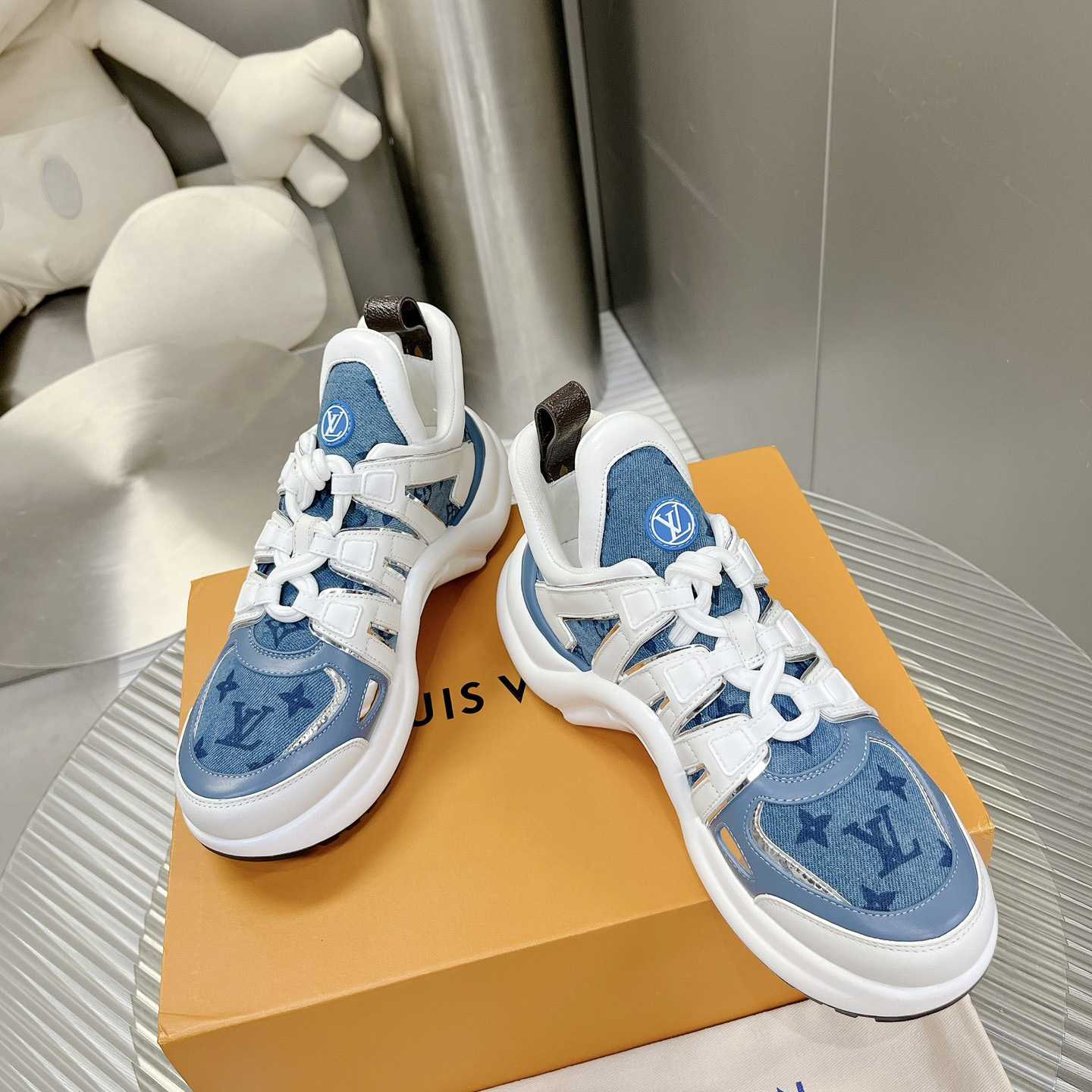 Louis Vuitton LV Archlight Sneaker    - DesignerGu