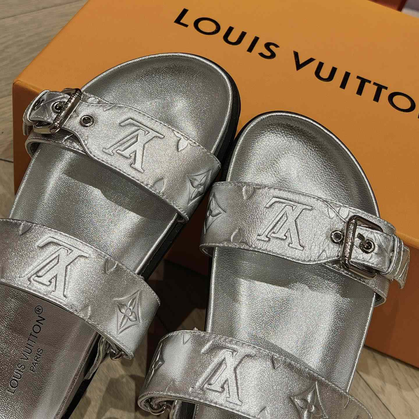 Louis Vuitton Bom Dia Flat Comfort Mules     1AB3OG - DesignerGu