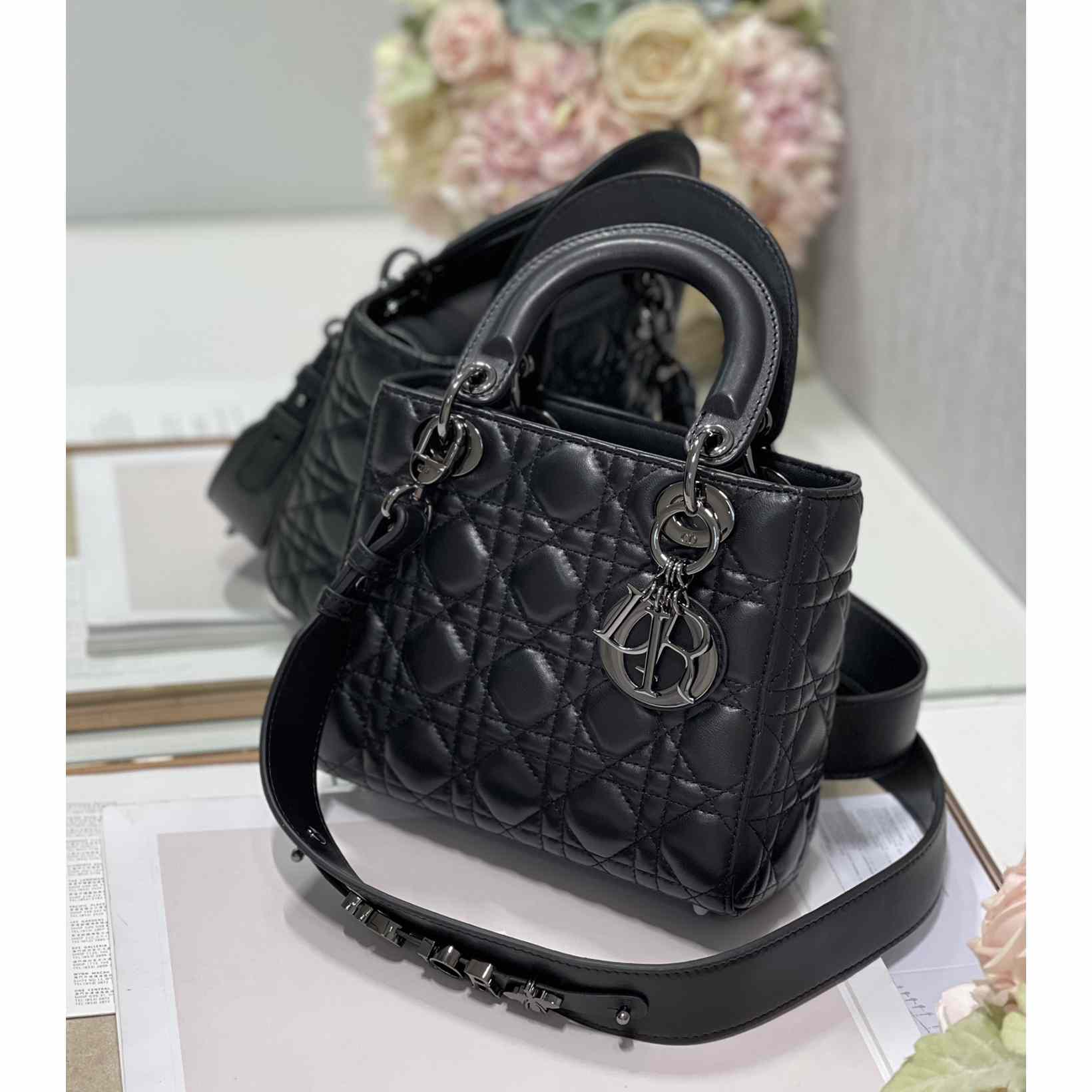 Dior Lady Dior Bag   20cm - DesignerGu