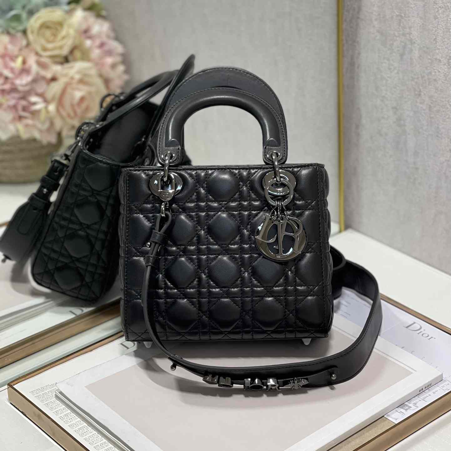 Dior Lady Dior Bag   20cm - DesignerGu