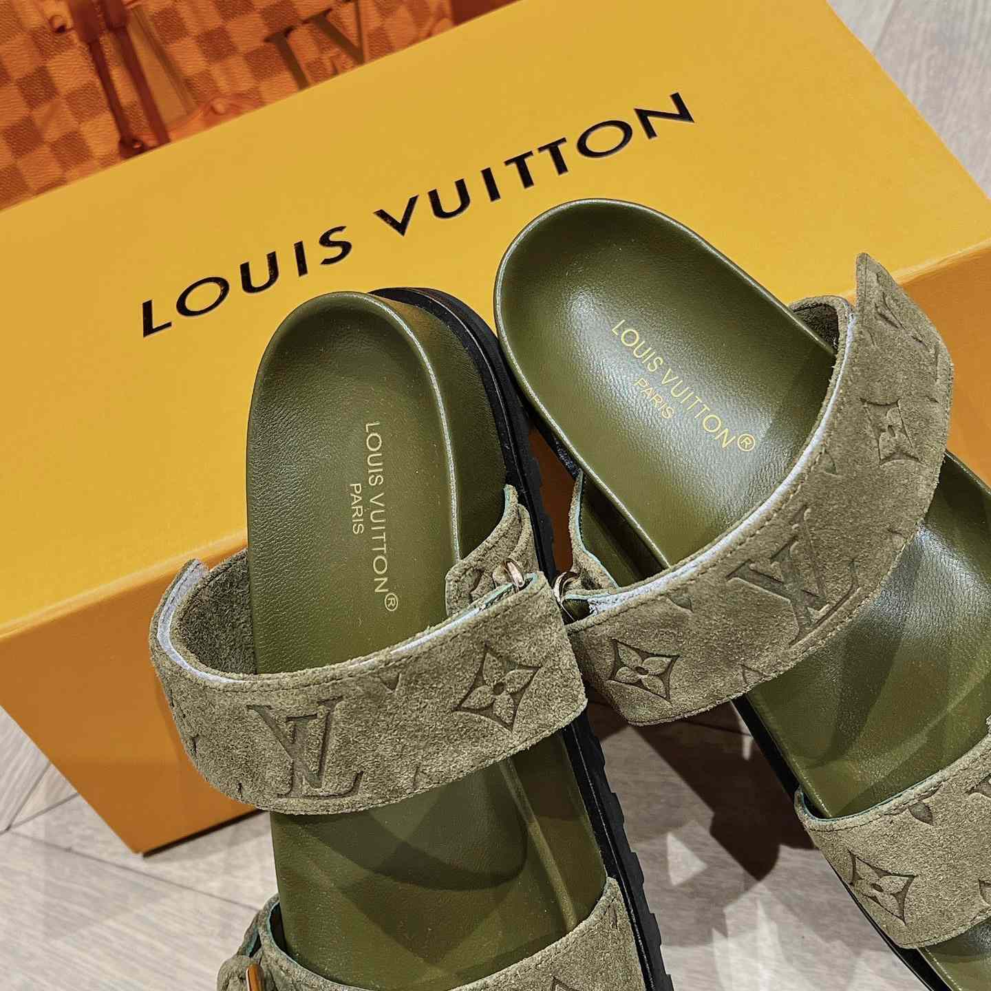 Louis Vuitton Bom Dia Flat Comfort Mule    1ABOYY - DesignerGu