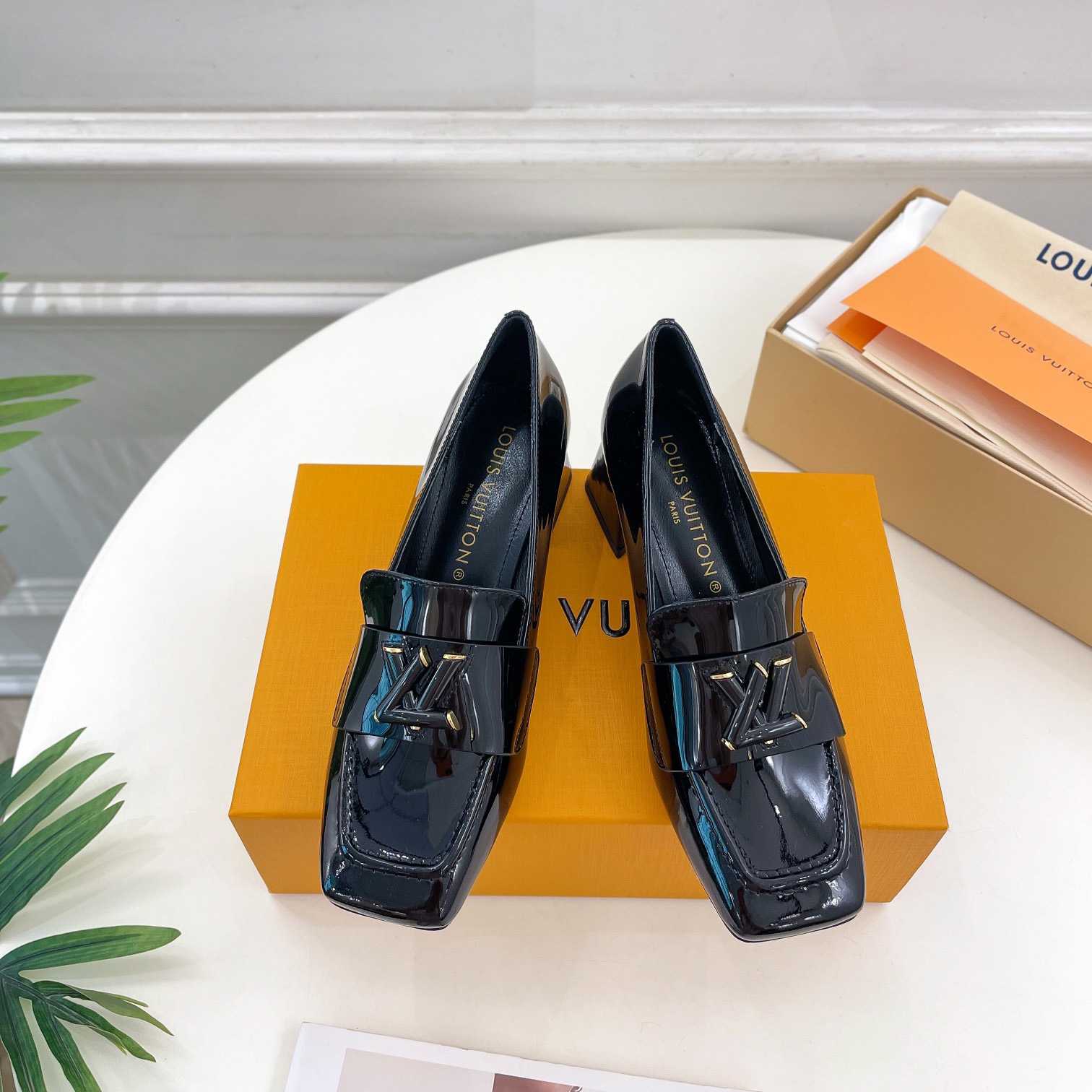 Louis Vuitton Shake Loafer   1ABTL2 - DesignerGu