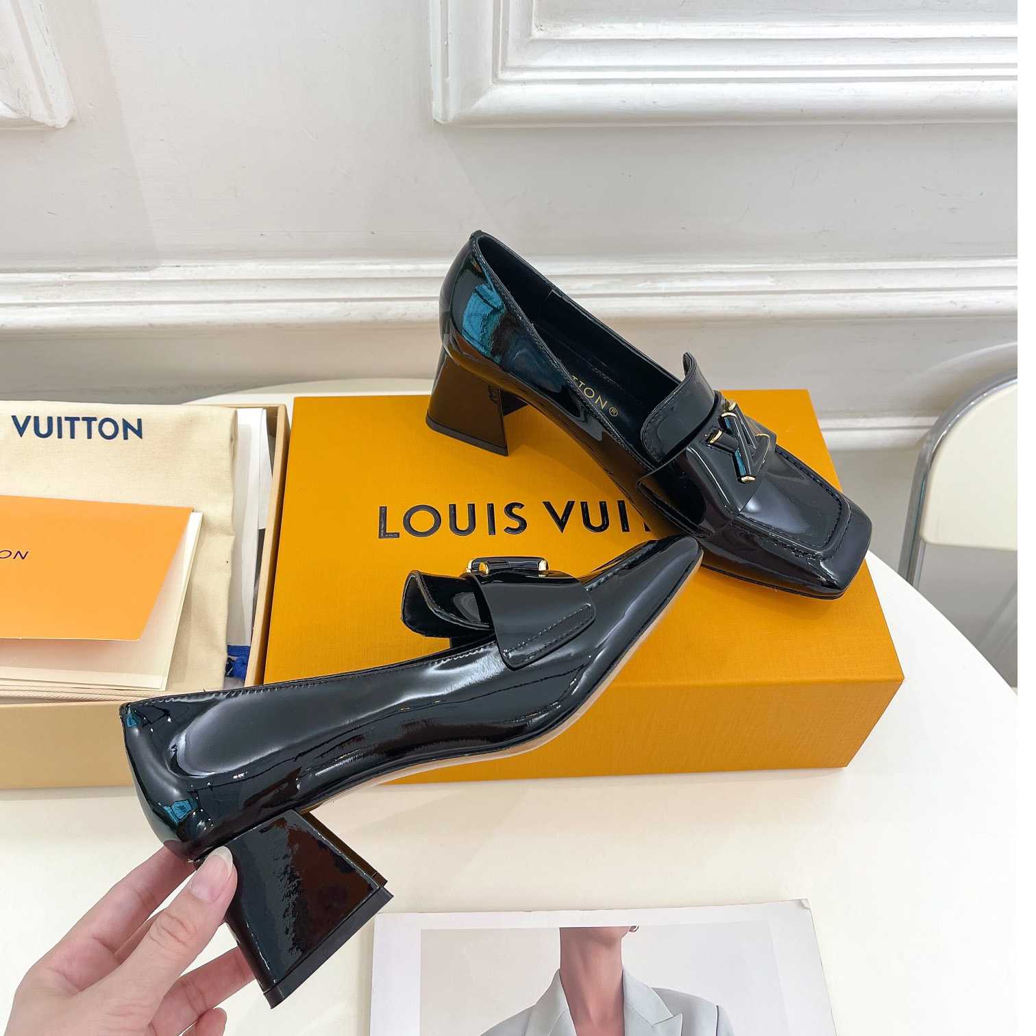 Louis Vuitton Shake Loafer   1ABTL2 - DesignerGu