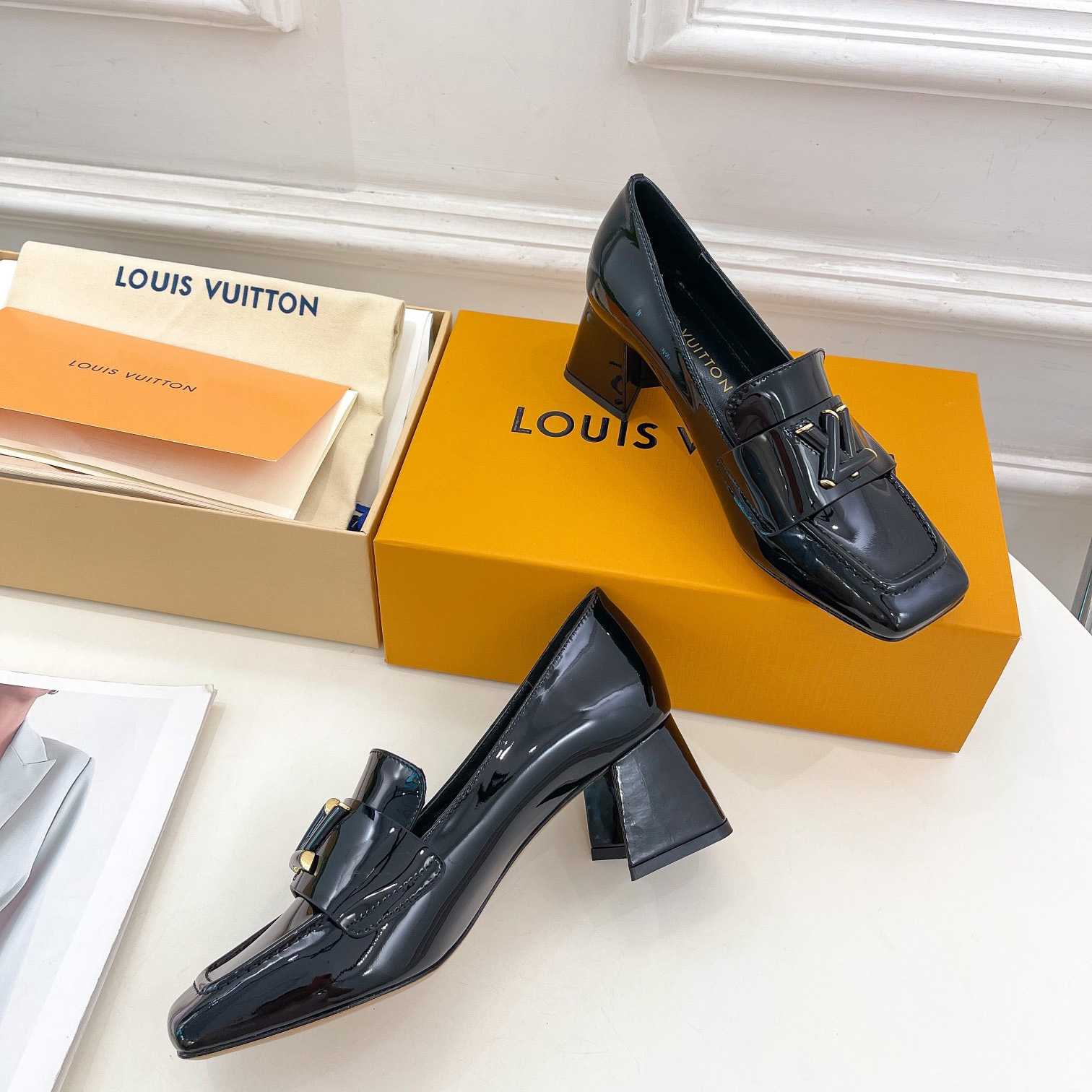 Louis Vuitton Shake Loafer   1ABTL2 - DesignerGu