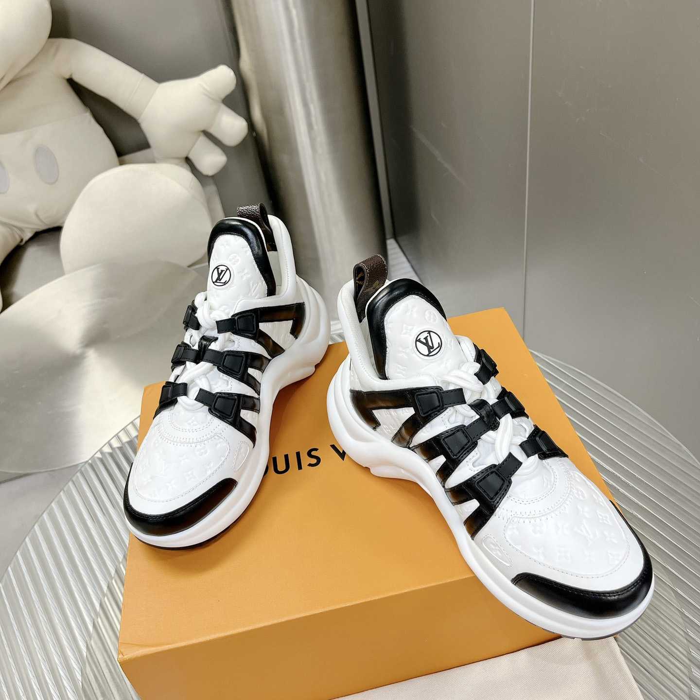 Louis Vuitton LV Archlight Sneaker    - DesignerGu