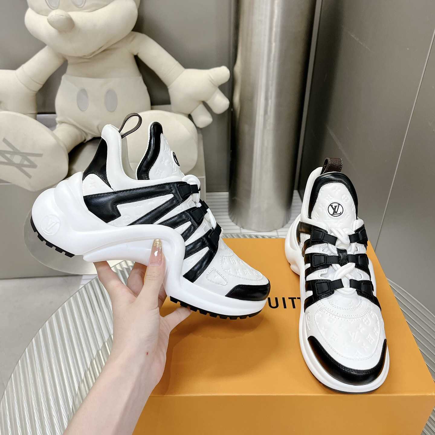 Louis Vuitton LV Archlight Sneaker    - DesignerGu