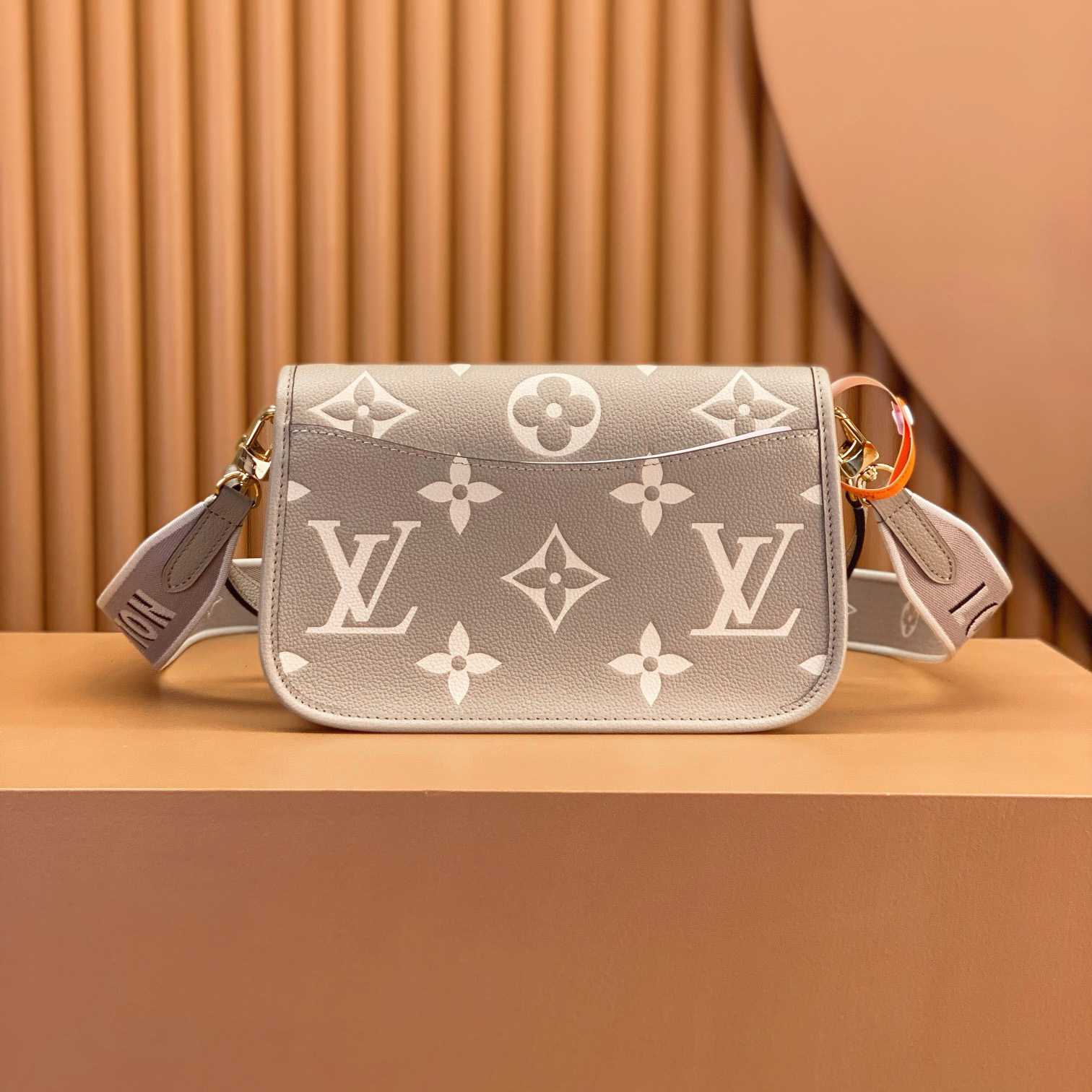 Louis Vuitton Diane (23 x 16 x 8.5cm)  M46583 - DesignerGu