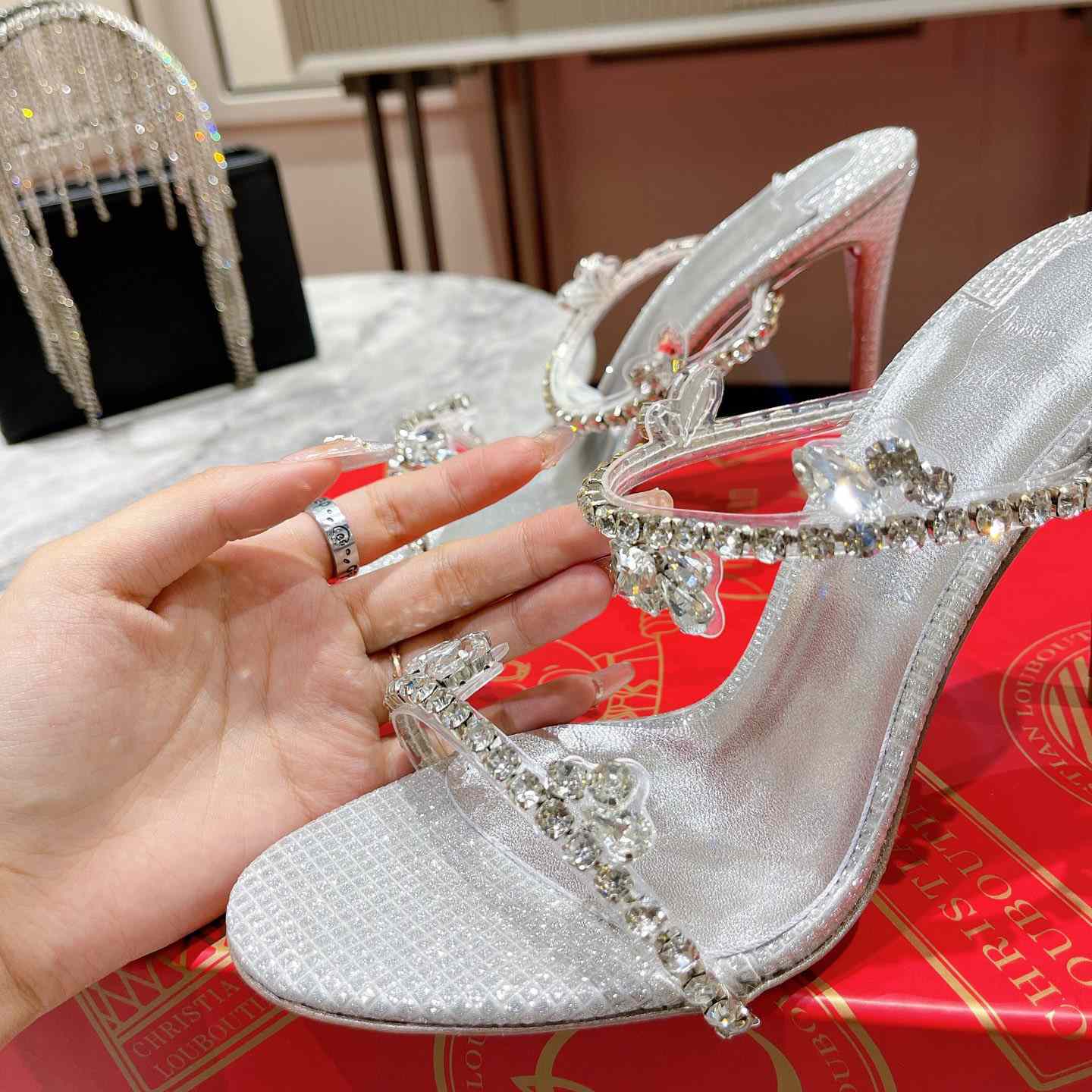 Christian Louboutin Just Queen - DesignerGu