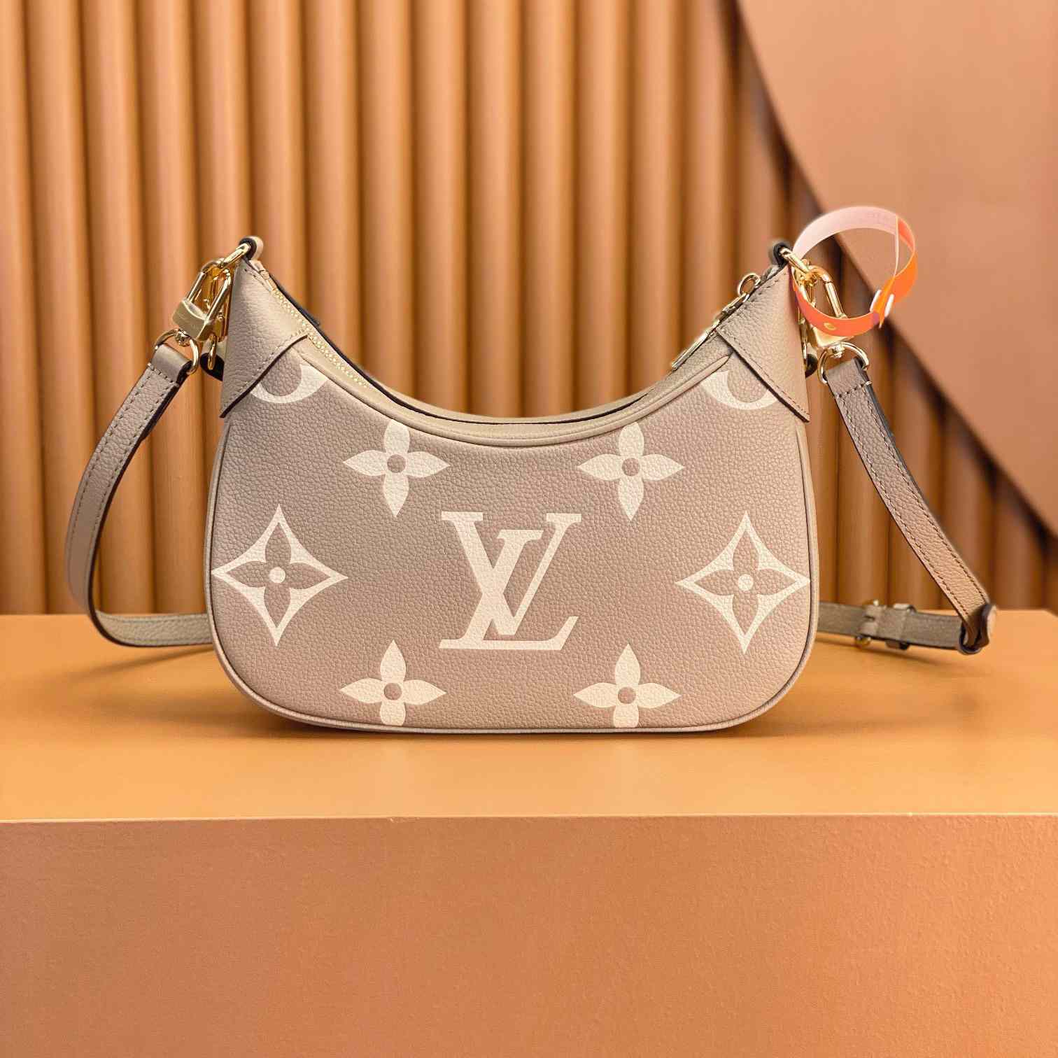 Louis Vuitton Bagatelle (24x18x7cm)      M46112 - DesignerGu