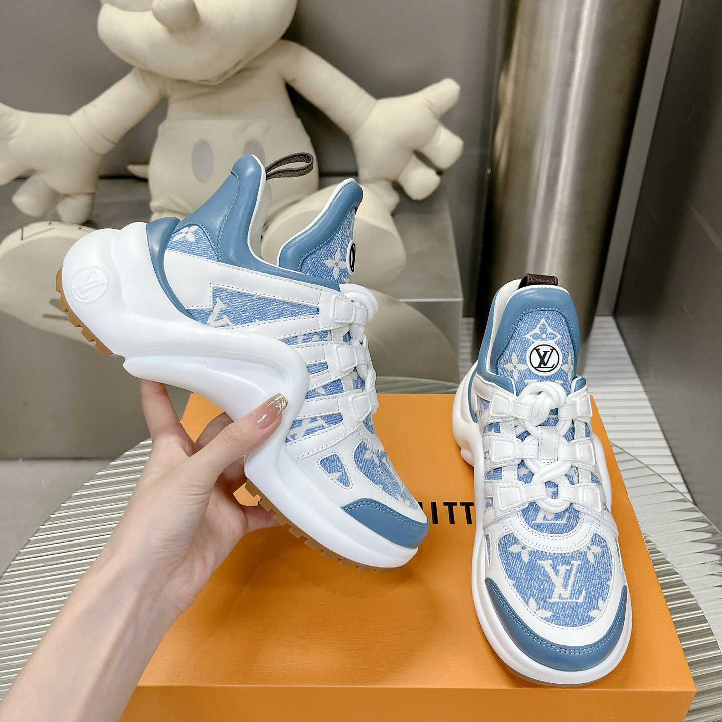 Louis Vuitton LV Archlight Sneaker     1AB30T - DesignerGu