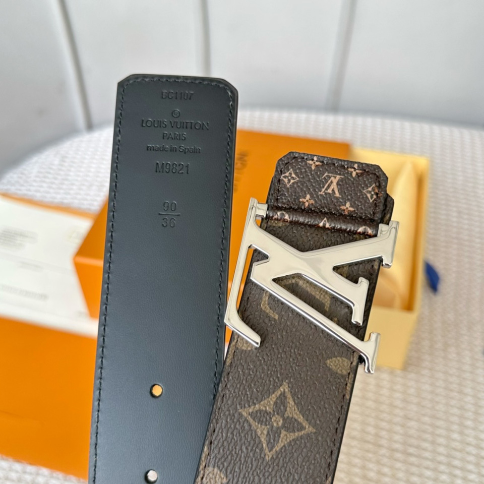 Louis Vuitton LV Tag 40MM Reversible Belt     M0686Q - DesignerGu