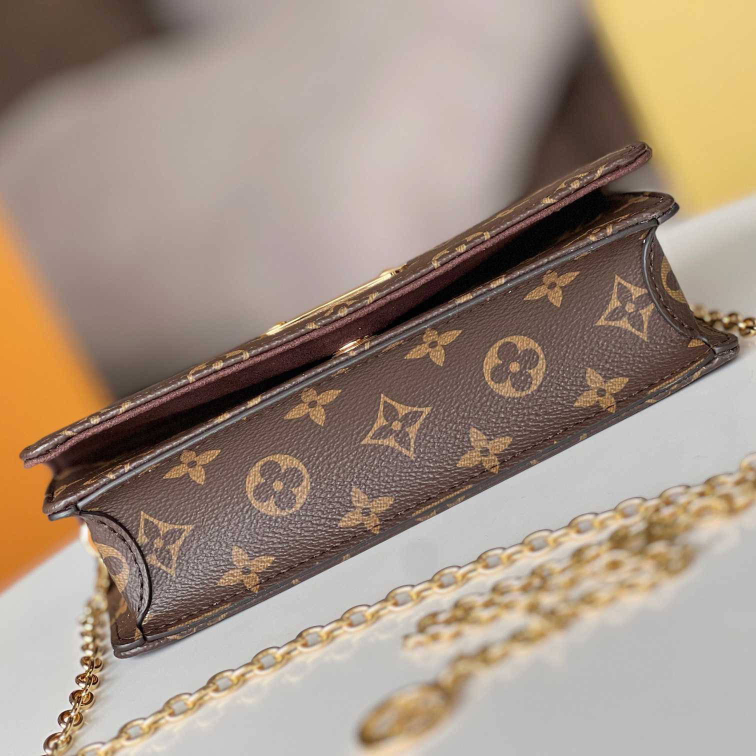 Louis Vuitton Wallet On Chain Lily (20.7 x 10.2 x 3.5cm)   M82509 - DesignerGu