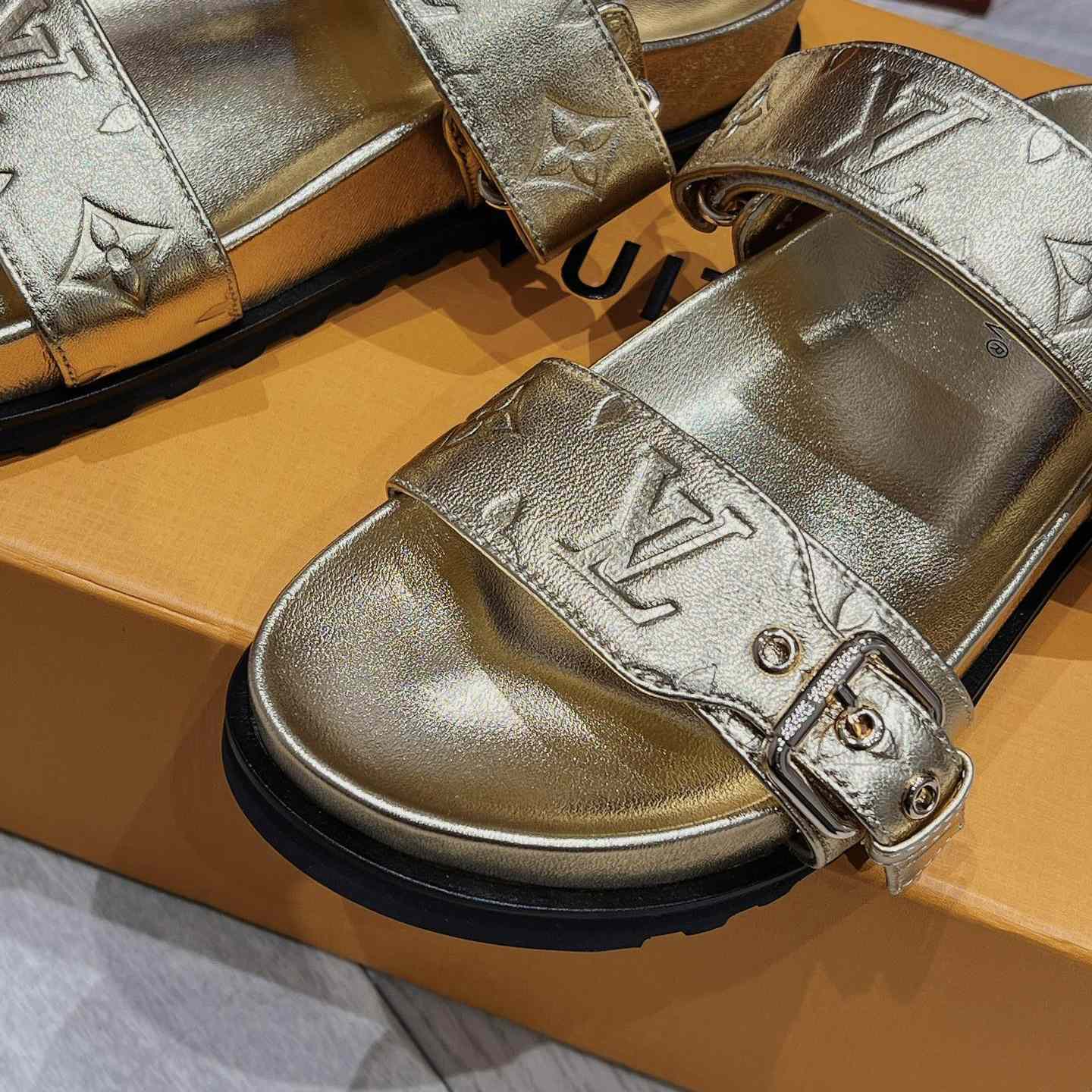 Louis Vuitton Bom Dia Flat Comfort Mules    - DesignerGu