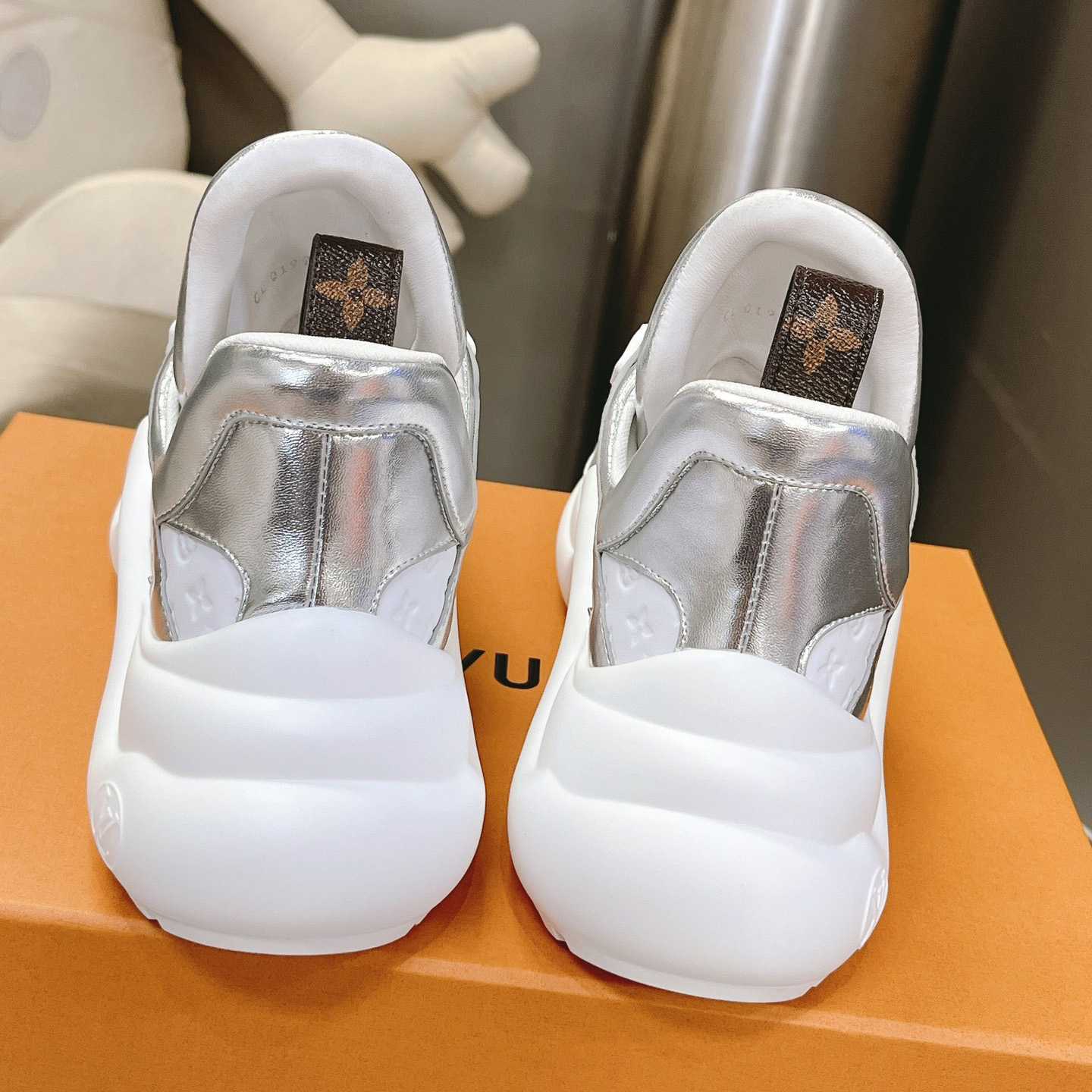 Louis Vuitton LV Archlight Sneaker     1ABVFN - DesignerGu