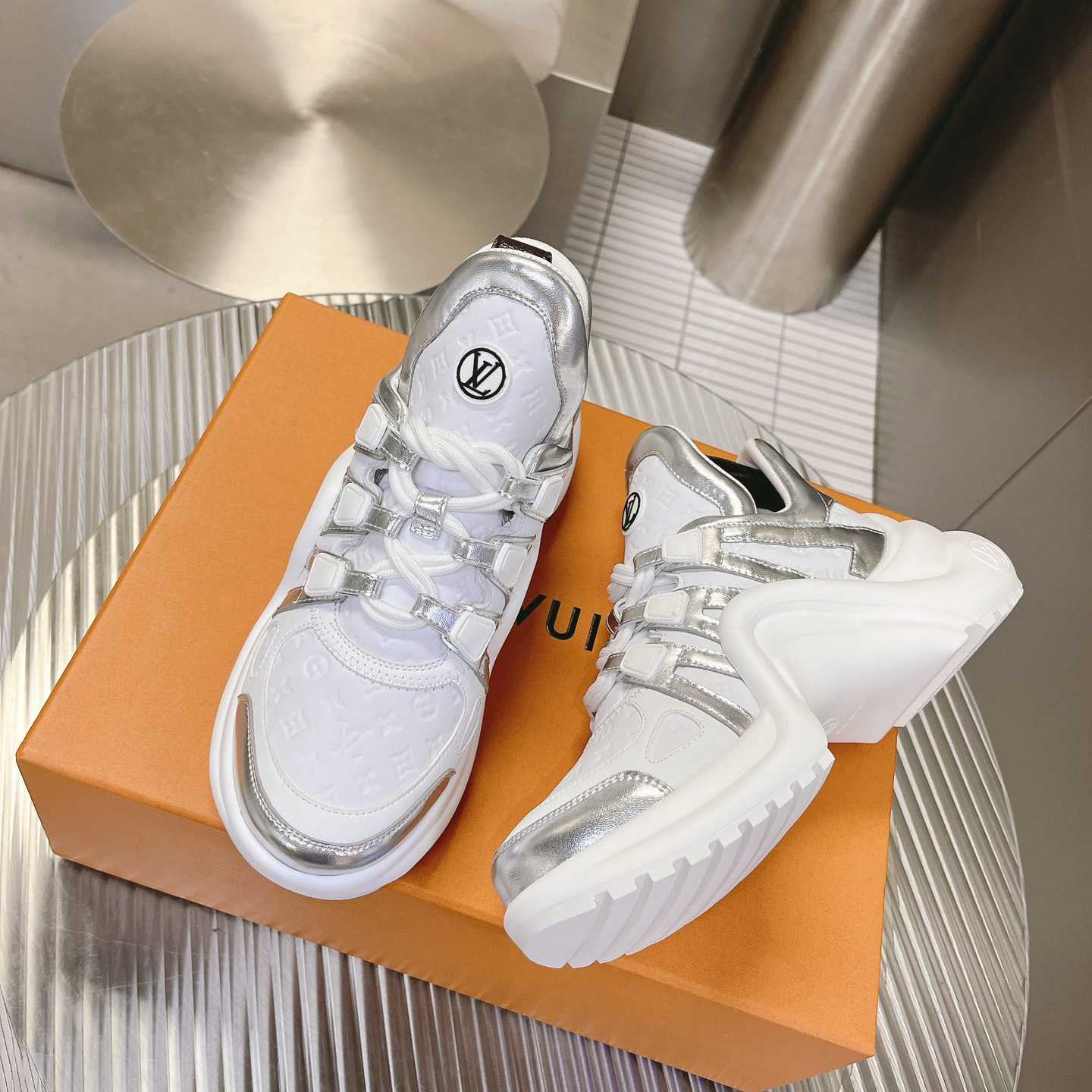 Louis Vuitton LV Archlight Sneaker     1ABVFN - DesignerGu