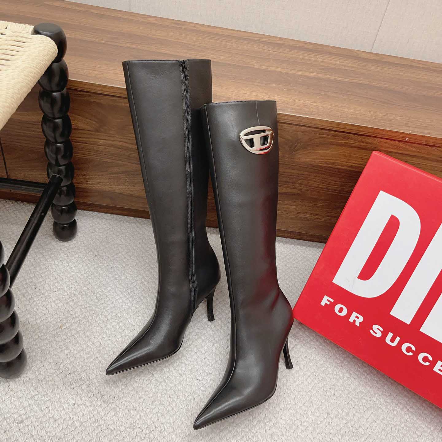 Diesel D-Venus HBT - Leather Boots With Oval D Plaque - DesignerGu