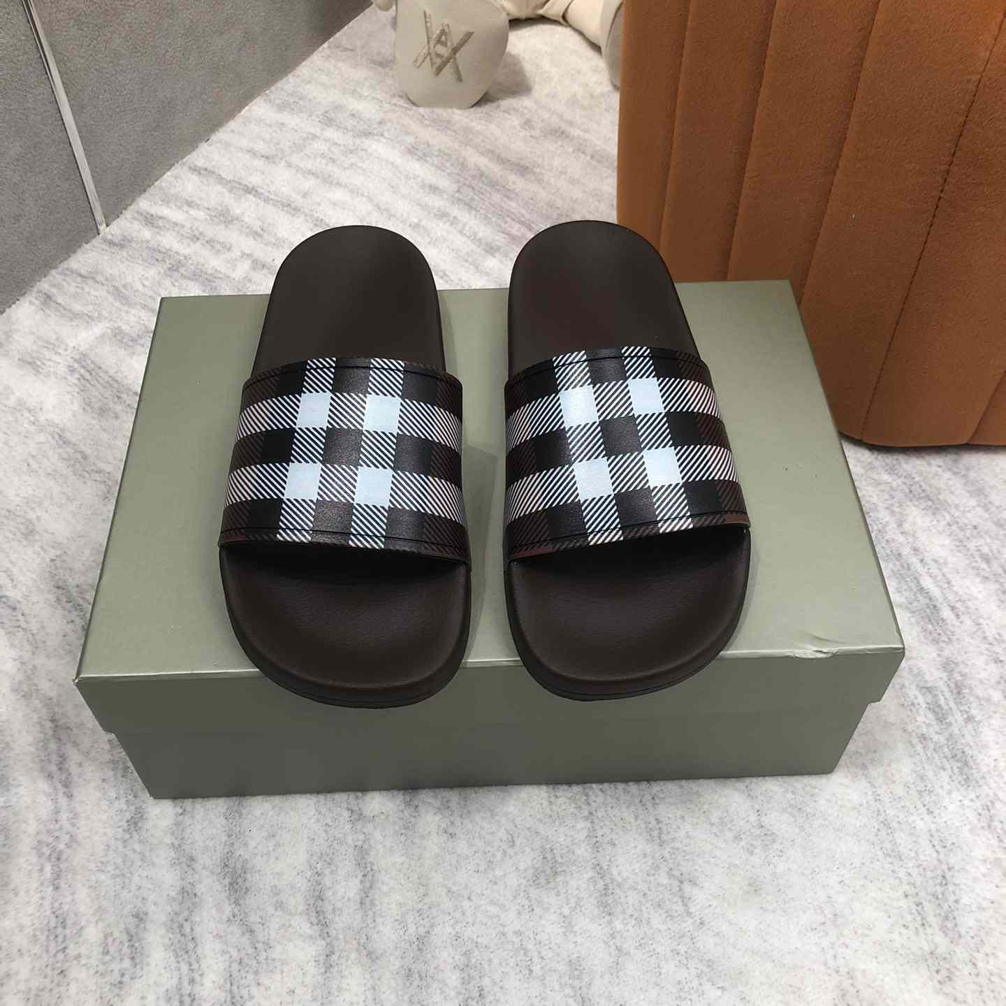 Burberry Check Print Slides - DesignerGu