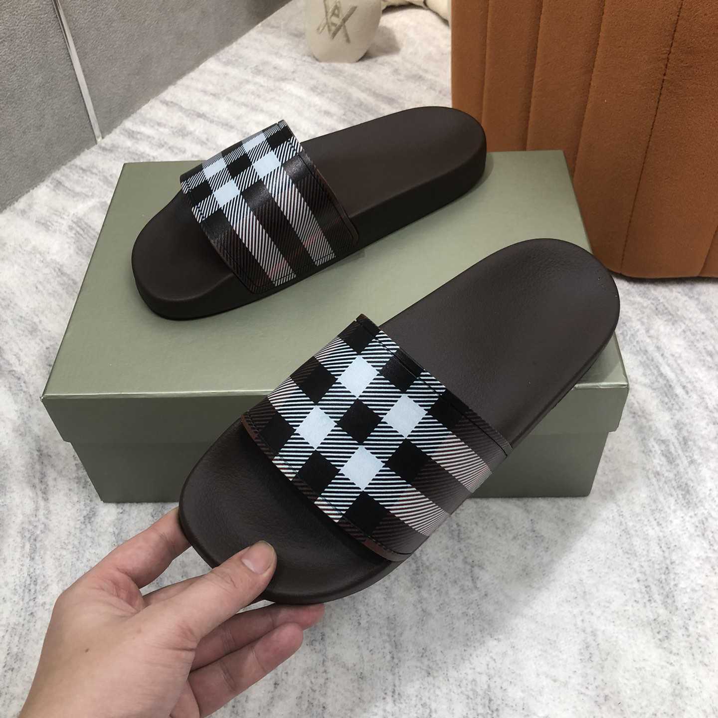 Burberry Check Print Slides - DesignerGu