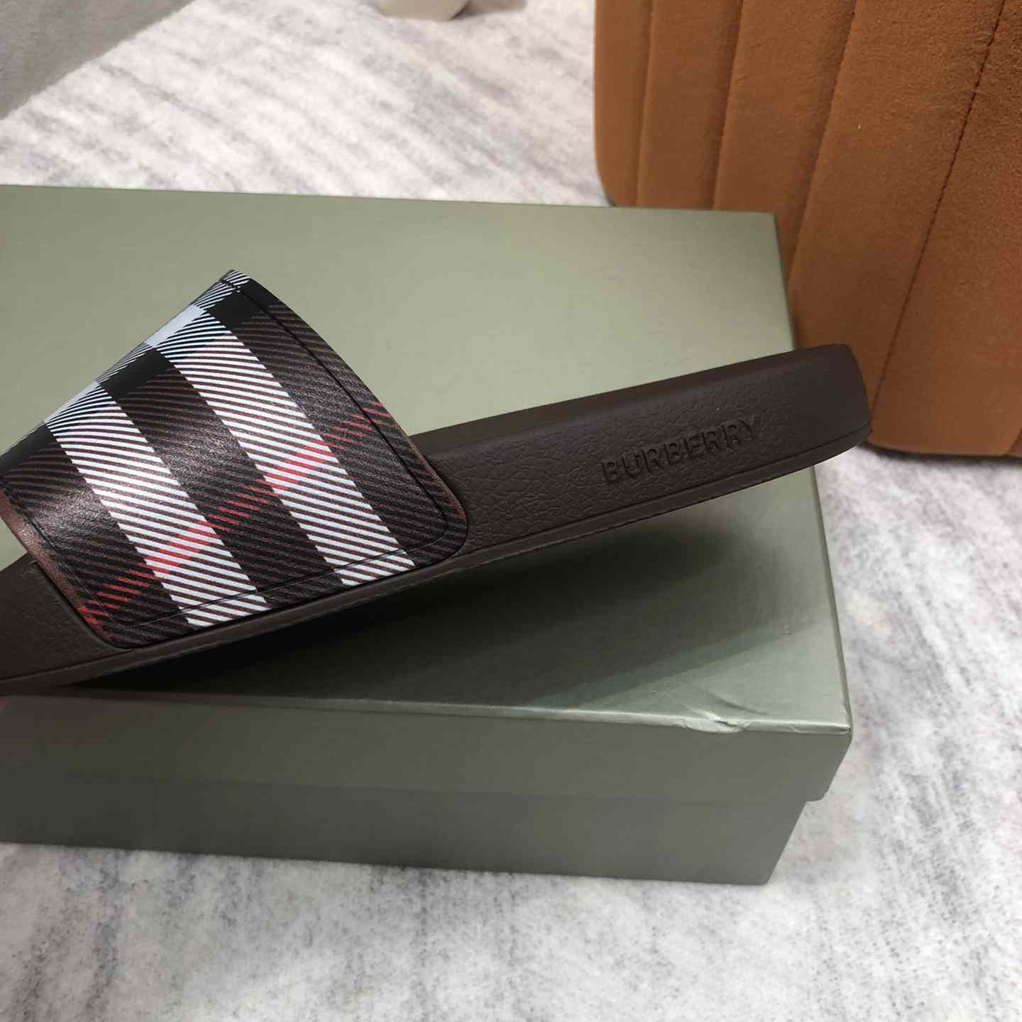 Burberry Check Print Slides - DesignerGu