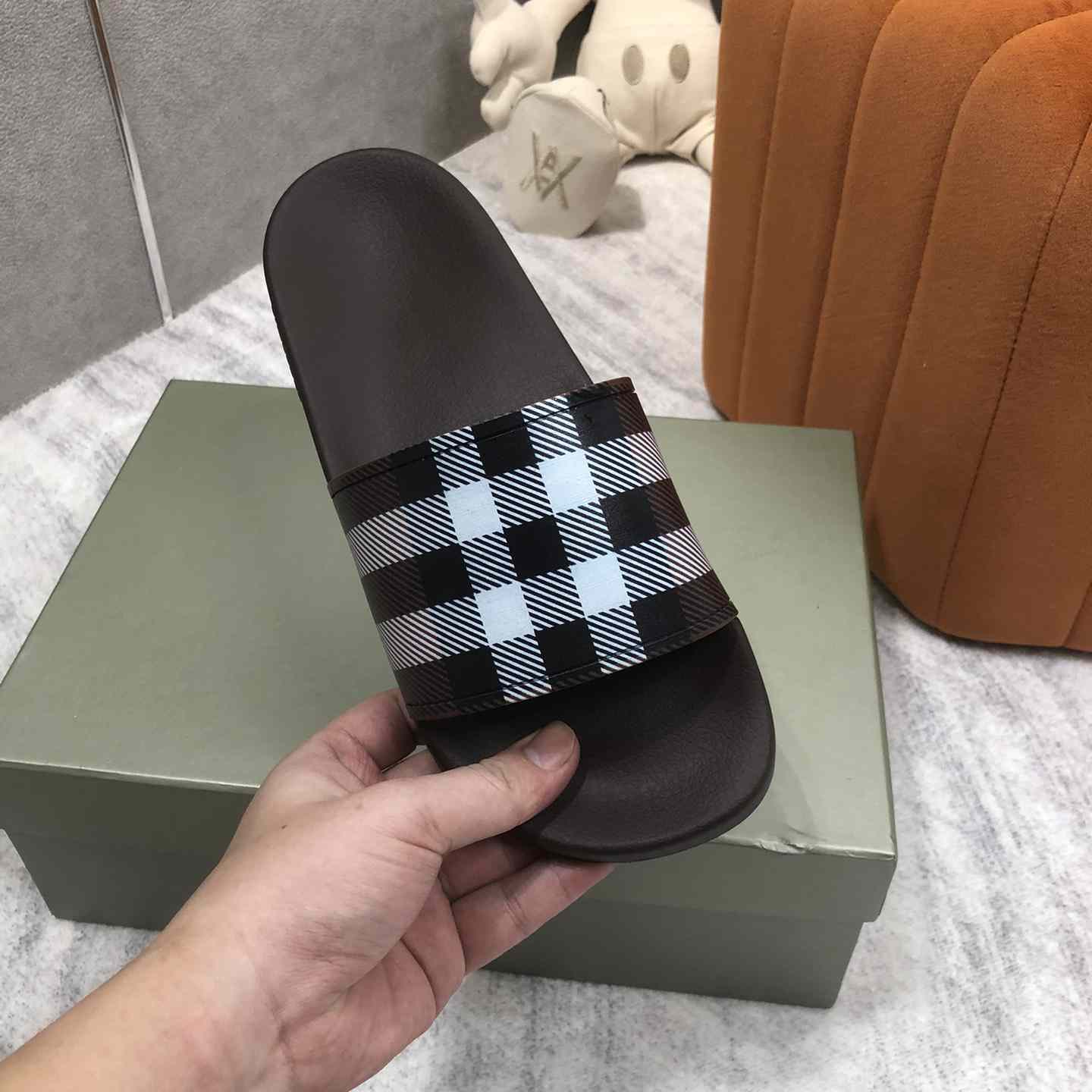 Burberry Check Print Slides - DesignerGu