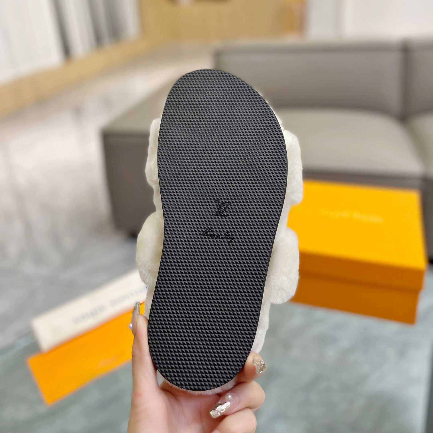 Louis Vuitton LV Sunset Comfort Flat Mule - DesignerGu