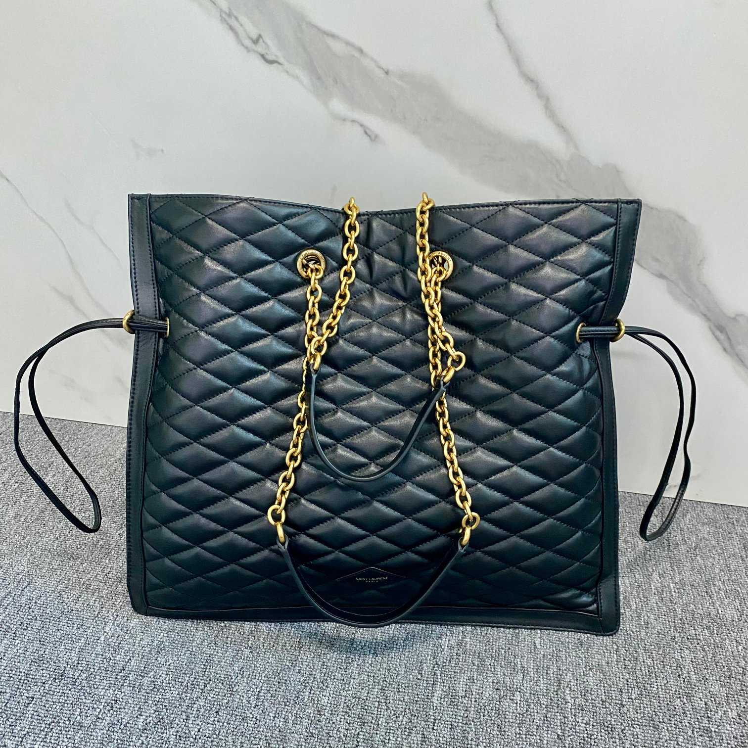 Saint Laurent Quilted Shoulder Bag (41.1x3x36.8cm) - DesignerGu