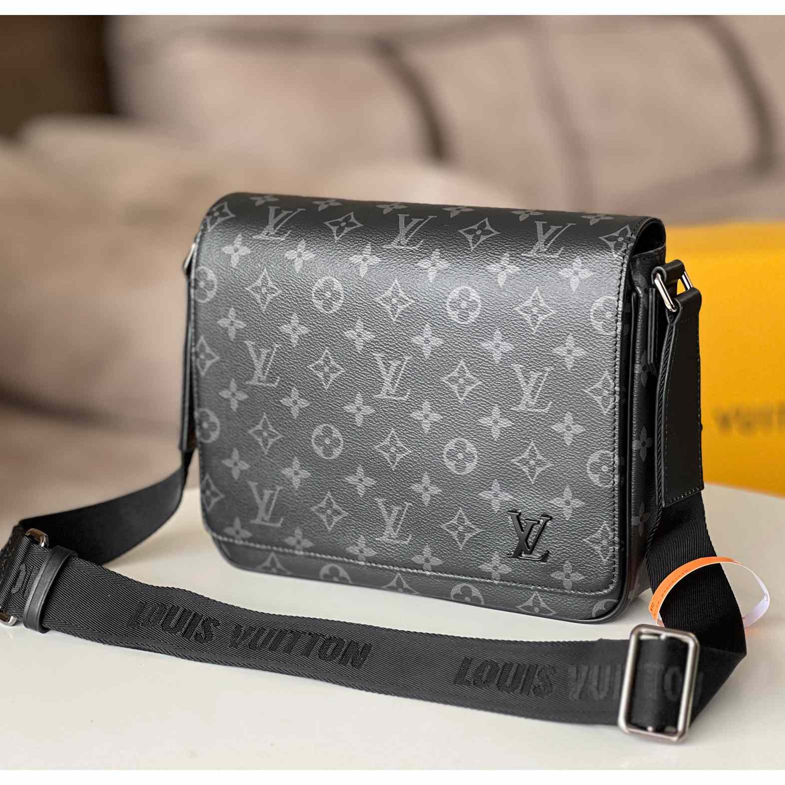 Louis Vuitton District PM (26 x 20 x 7cm)   M46255 - DesignerGu