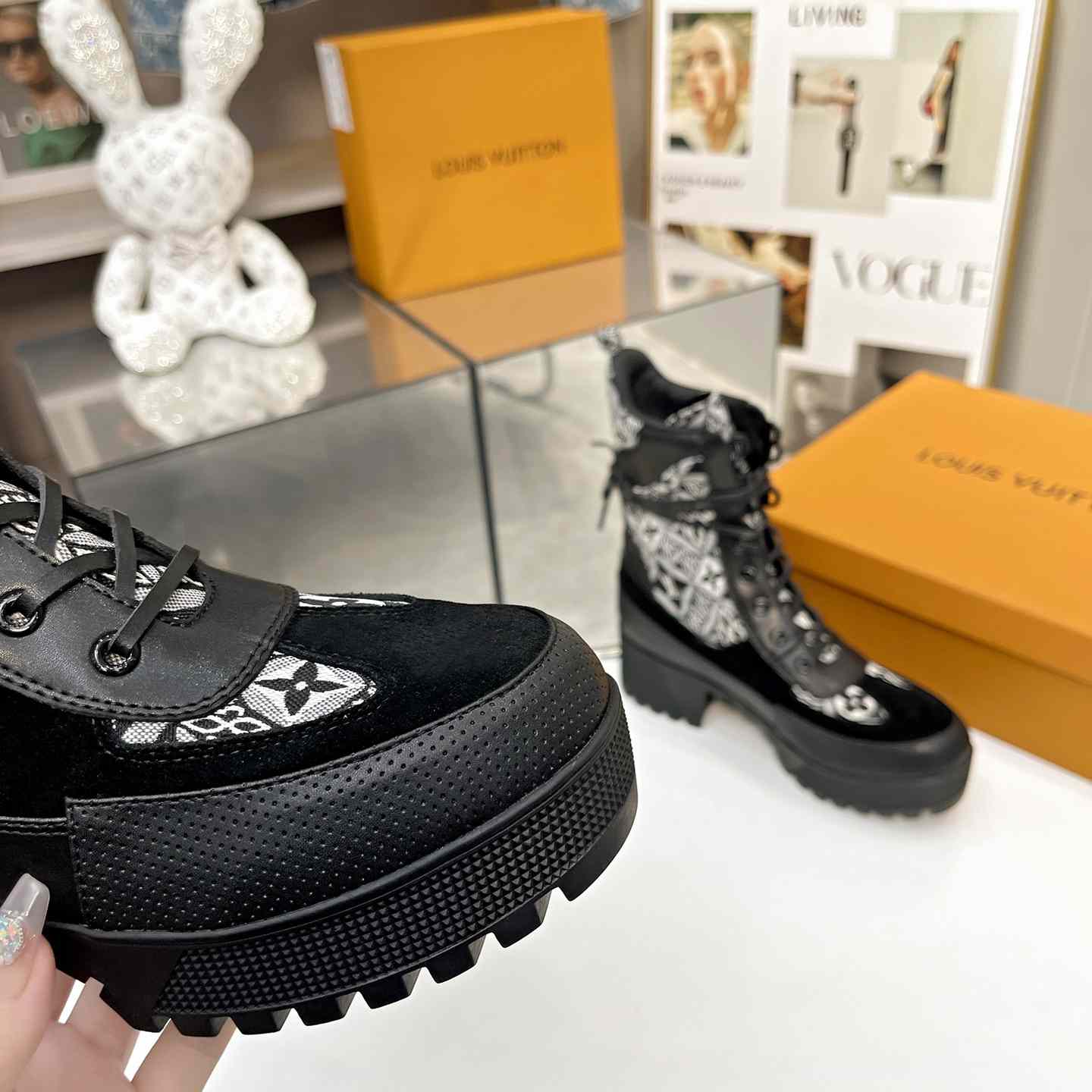 Louis Vuitton Laureate Platform Desert Boots  - DesignerGu