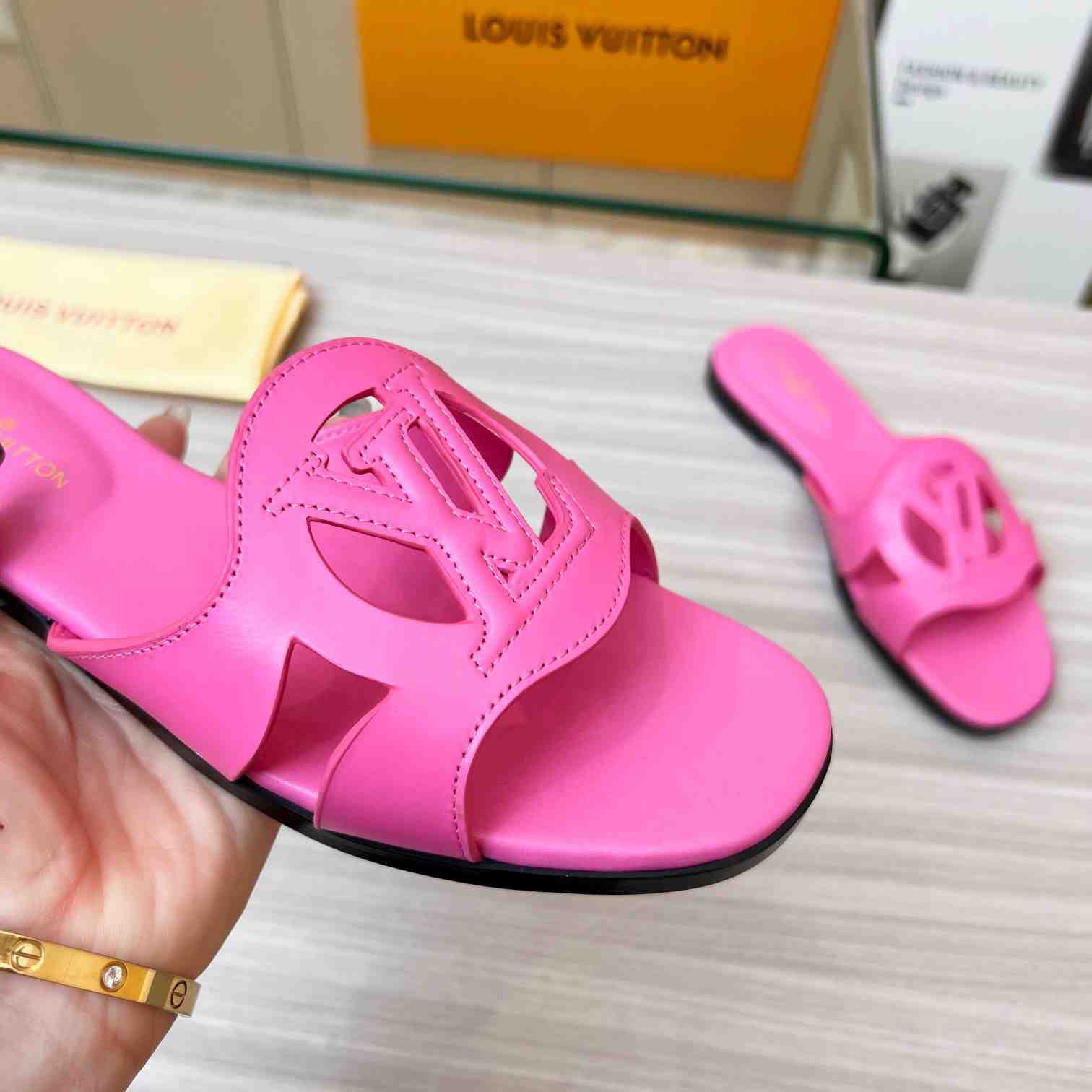 Louis Vuitton LV Isola Flat Mule   1ABP3Y - DesignerGu