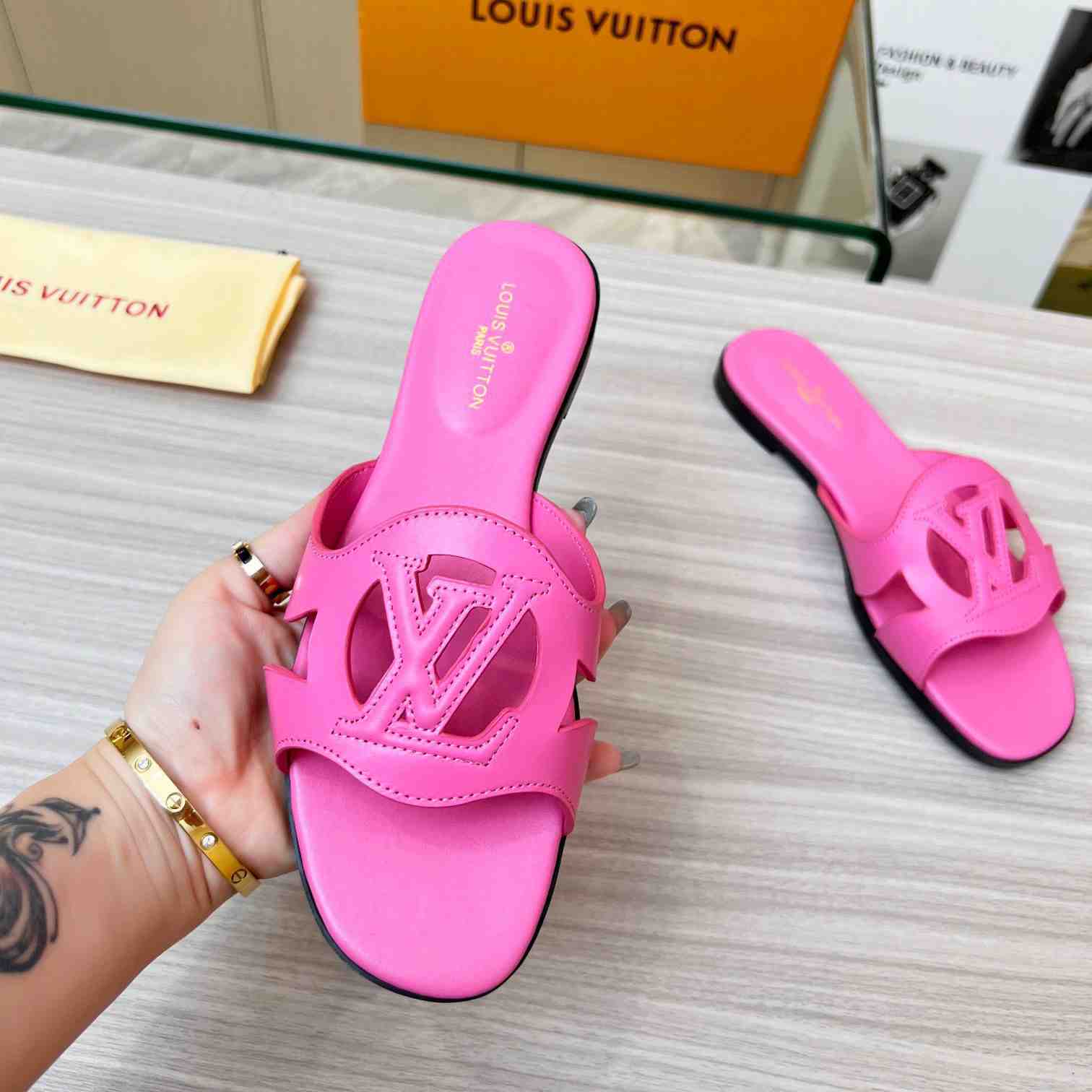 Louis Vuitton LV Isola Flat Mule   1ABP3Y - DesignerGu