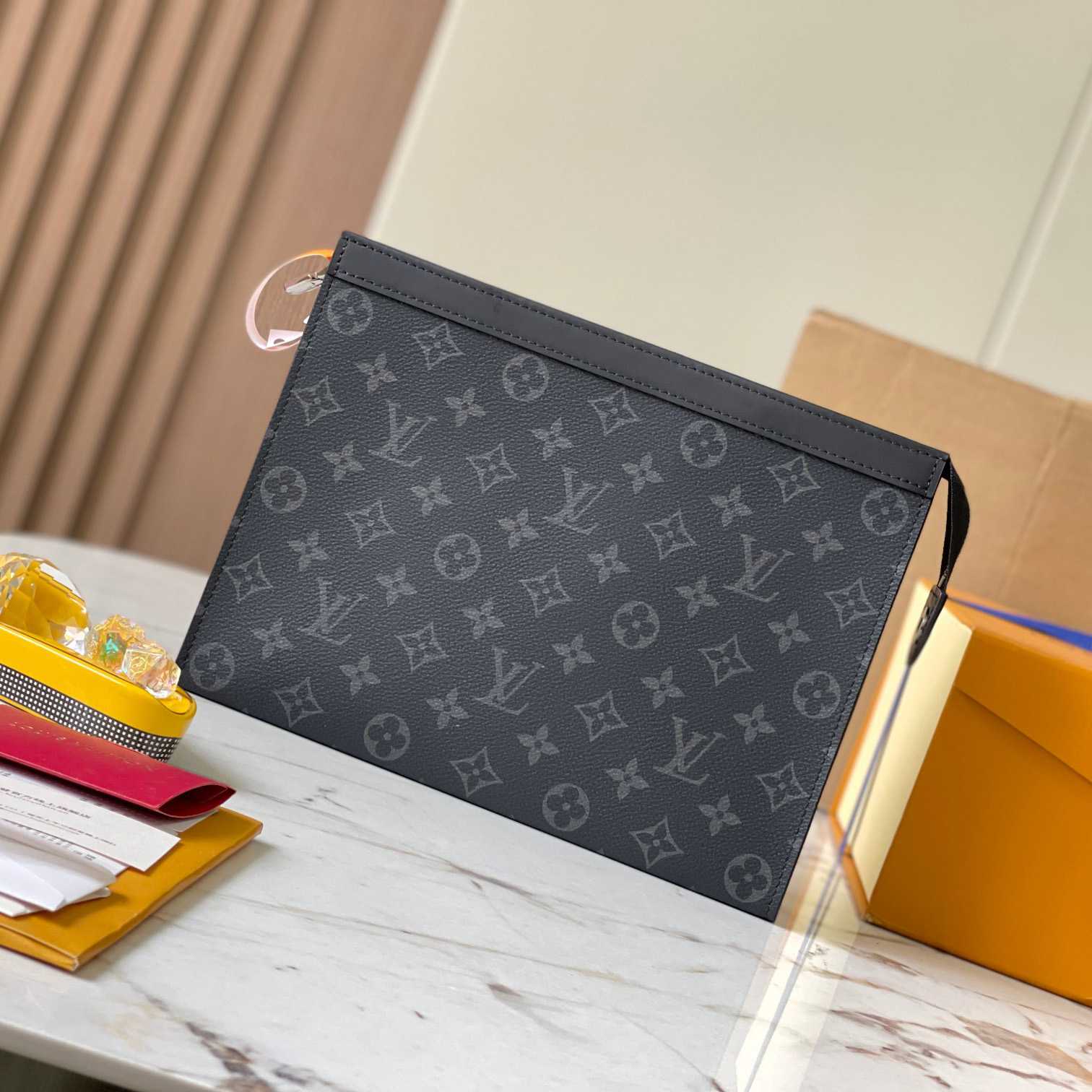 Louis Vuitton Pochette Voyage MM (26 x 20 x 5cm)   M61692 - DesignerGu