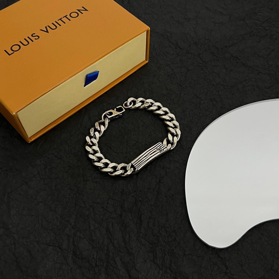 Louis Vuitton LV Epi Bracelet - DesignerGu