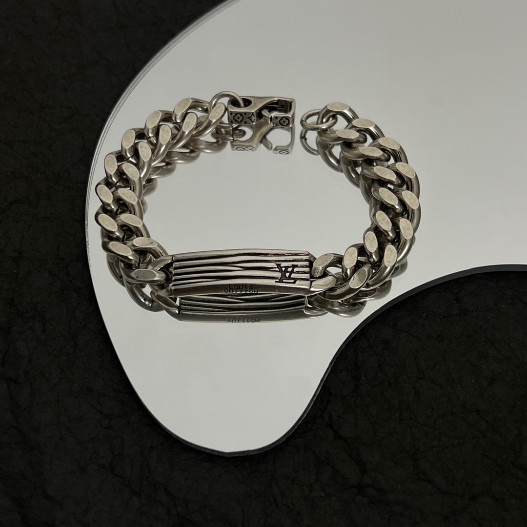 Louis Vuitton LV Epi Bracelet - DesignerGu